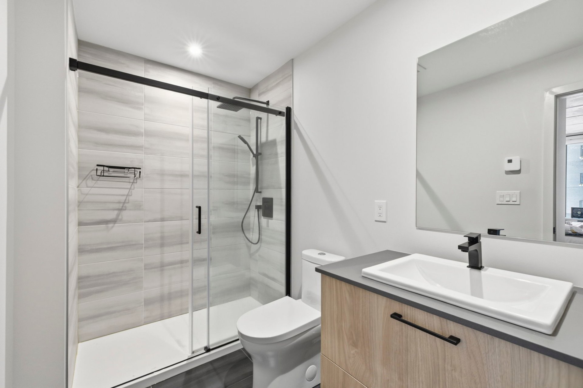 Photo - Ensuite bathroom