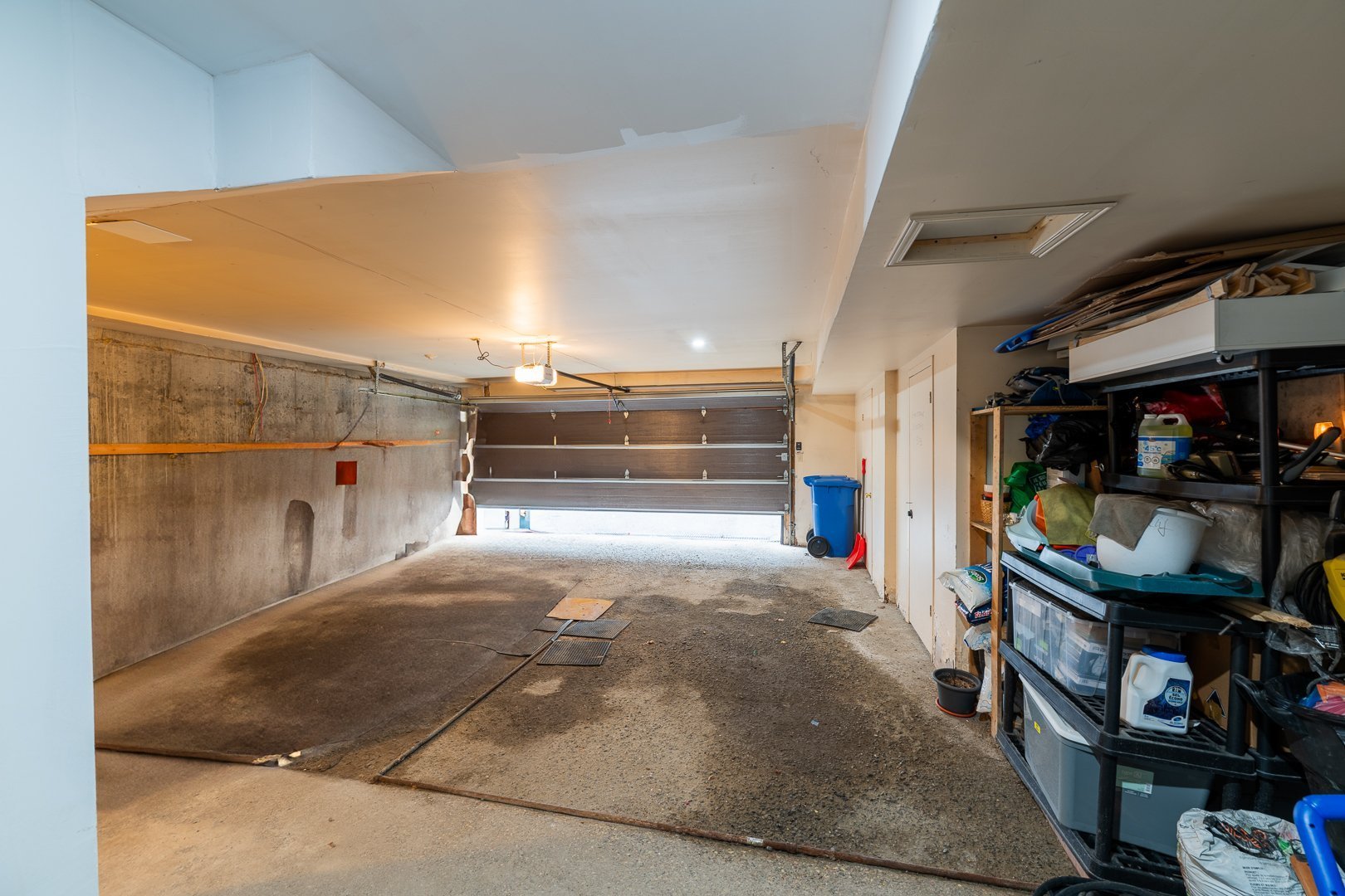 Photo - Garage