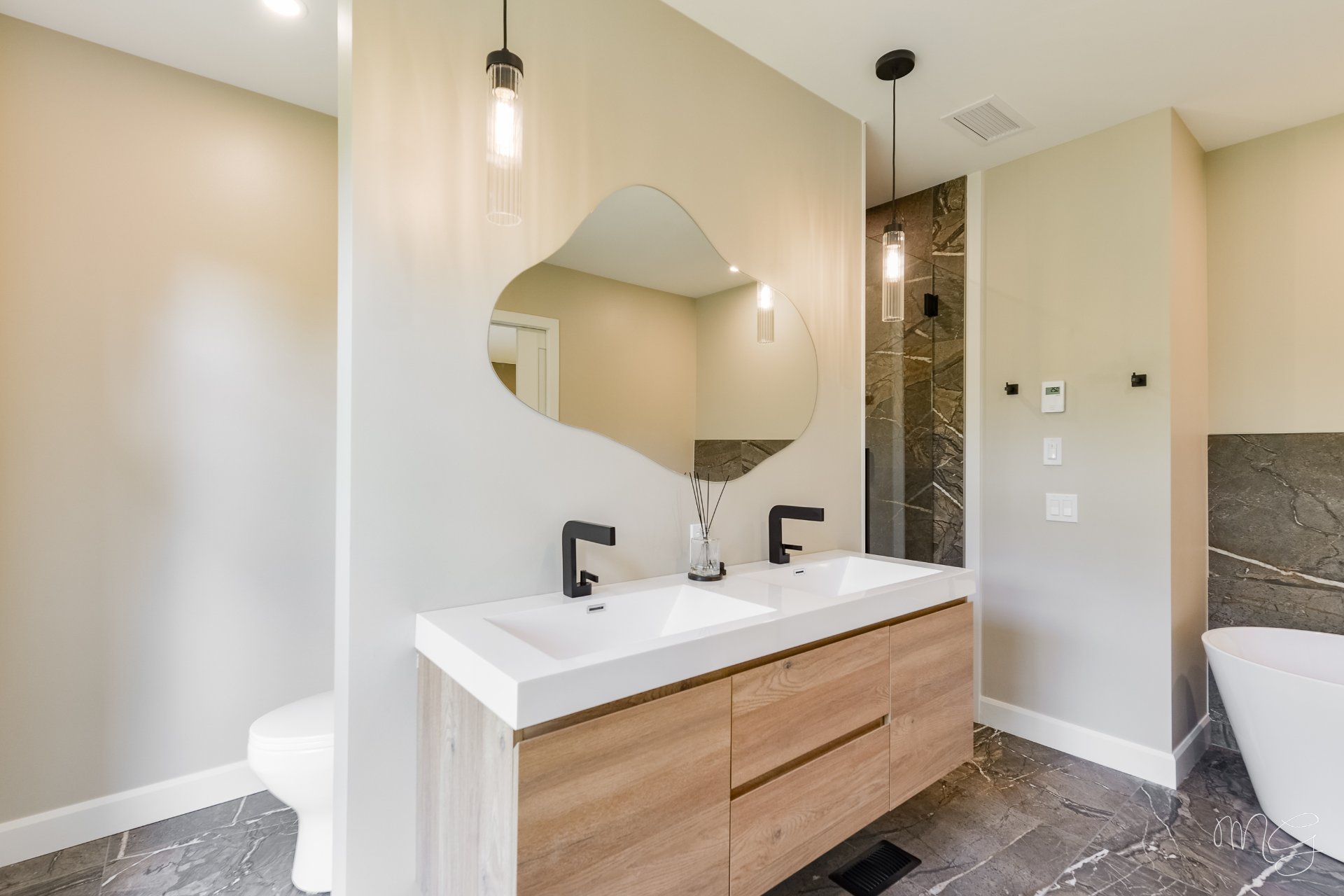 Photo - Salle de bains attenante à la CCP