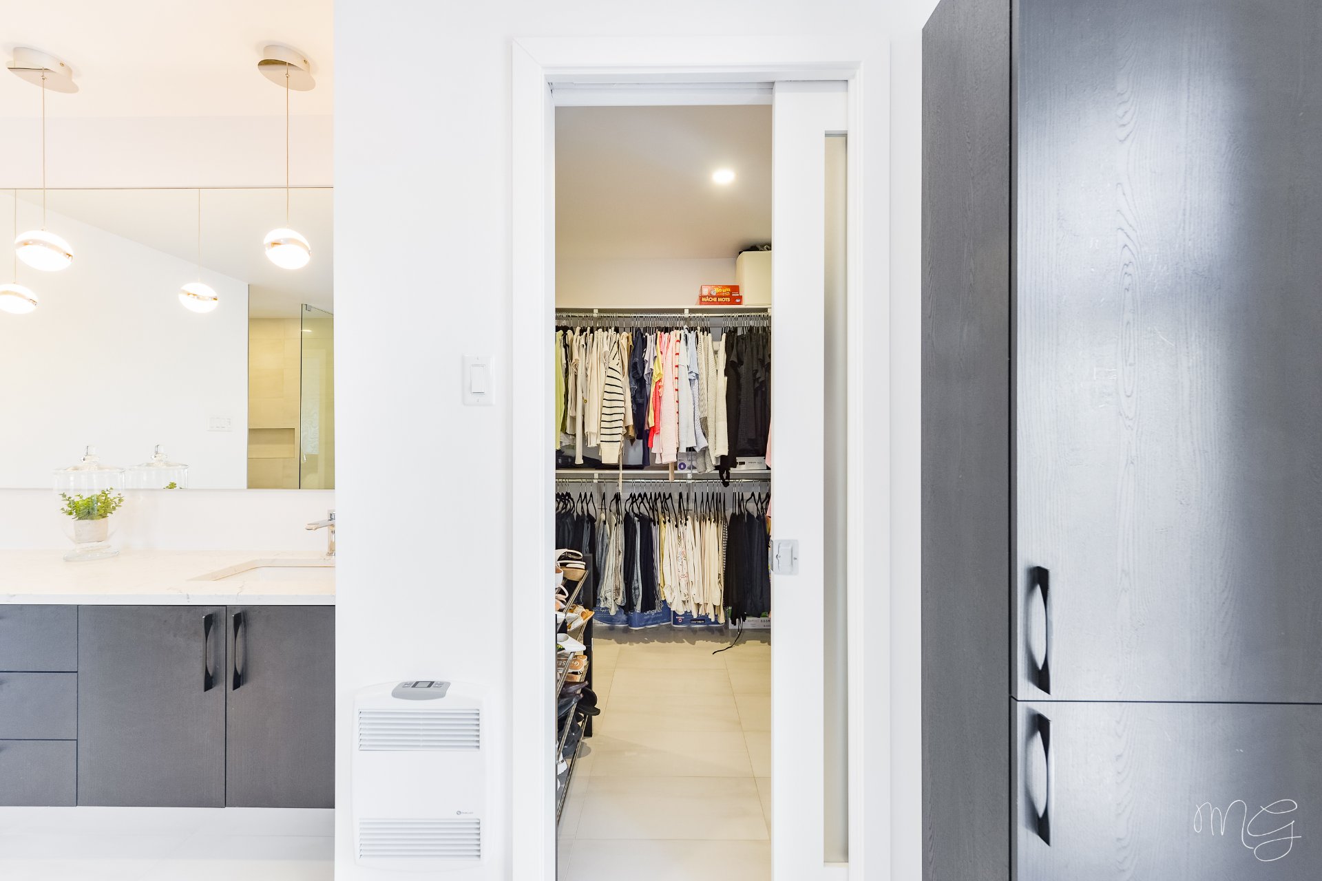 Photo - Ensuite bathroom