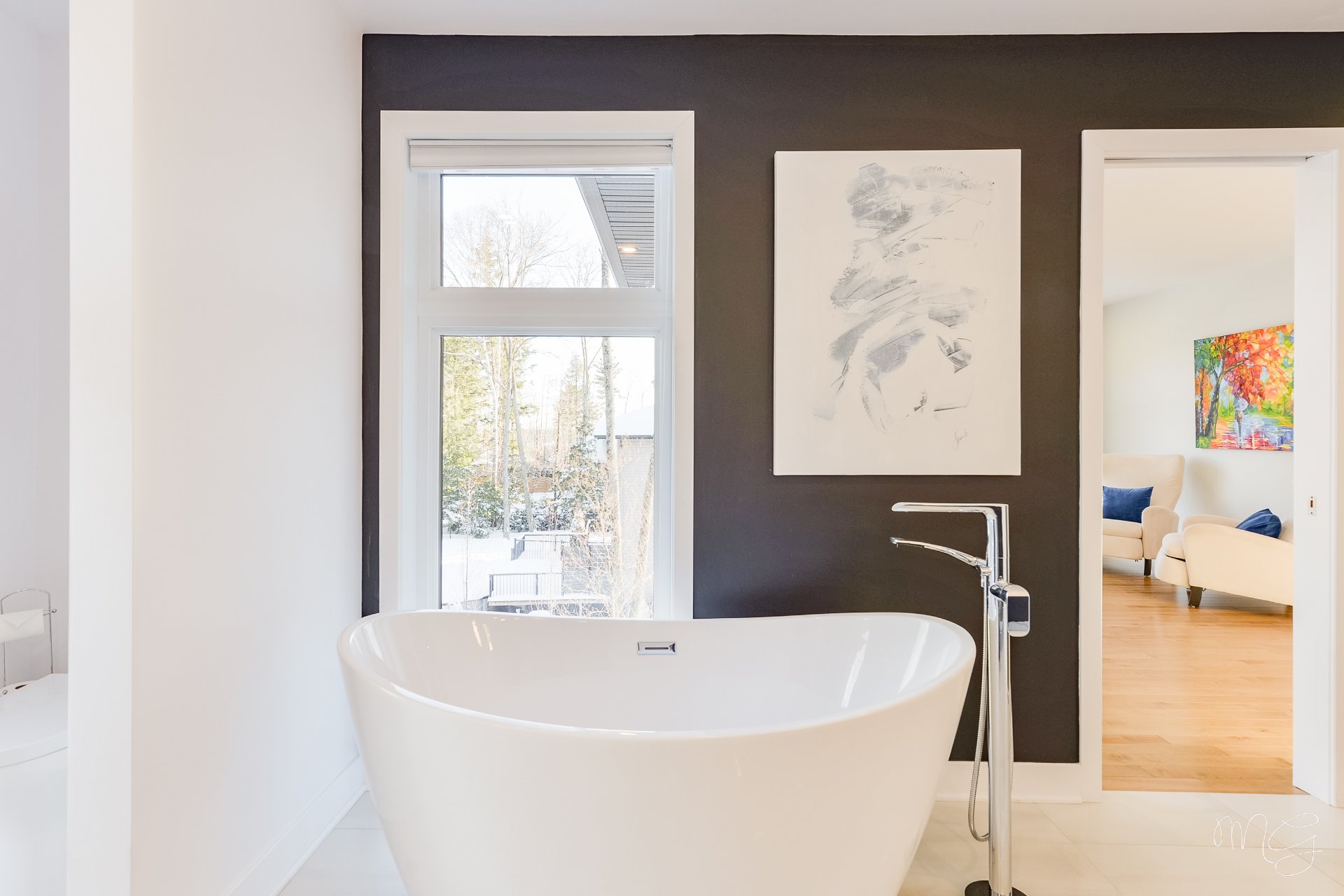 Photo - Ensuite bathroom