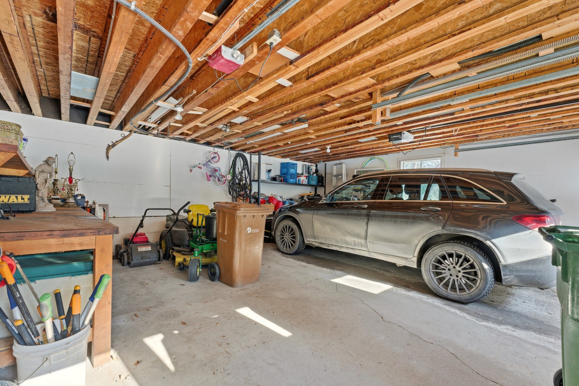 Photo - Garage