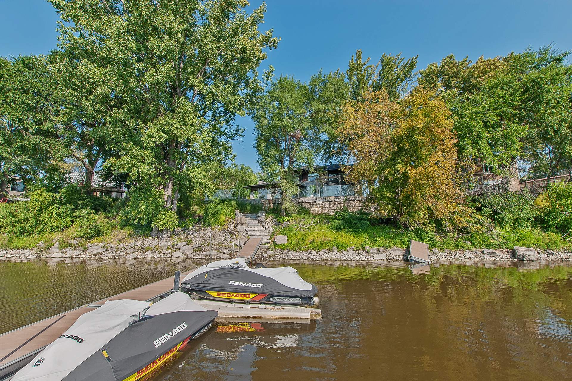 Accès au plan d'eau
