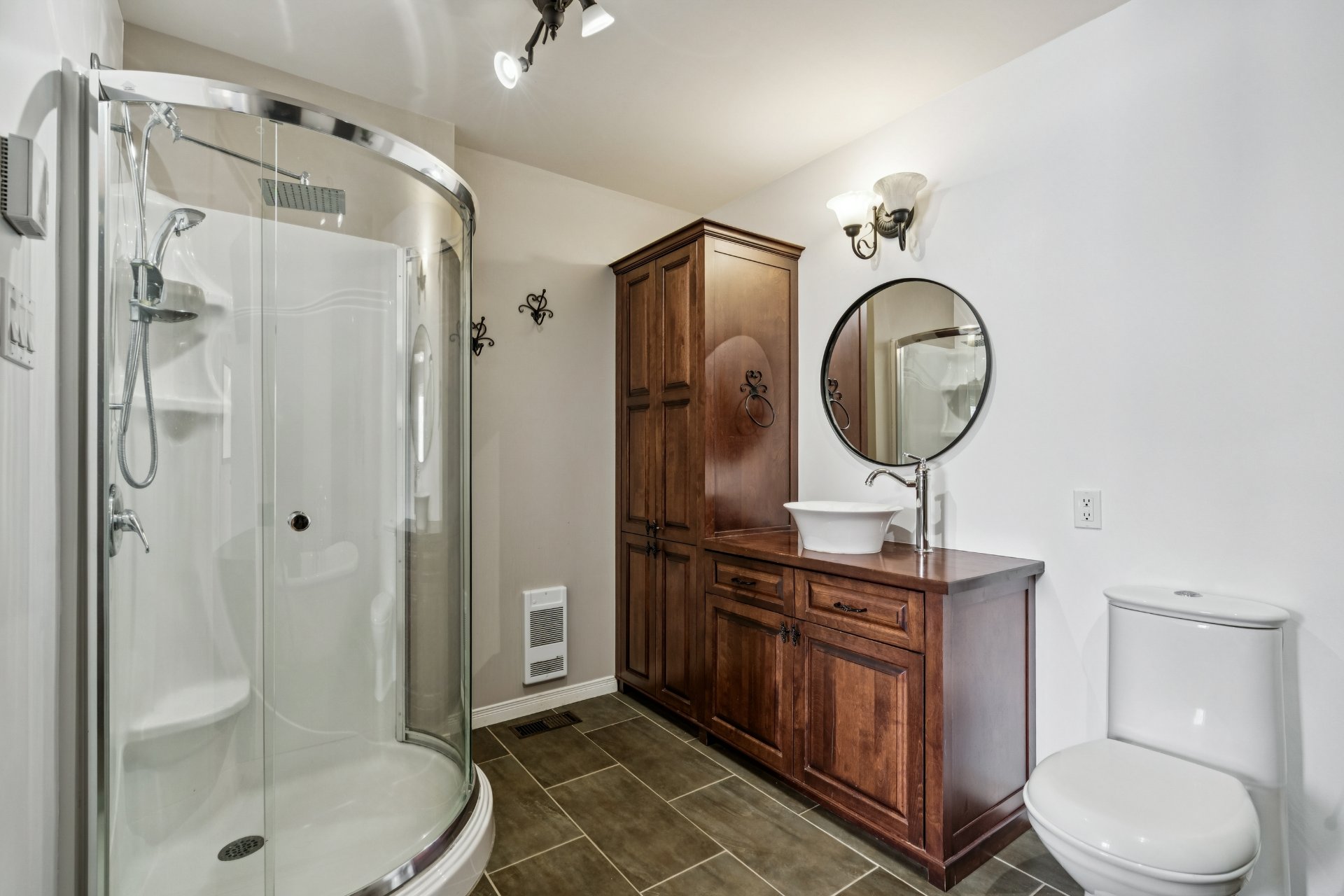 Photo - Salle de bains attenante à la CCP