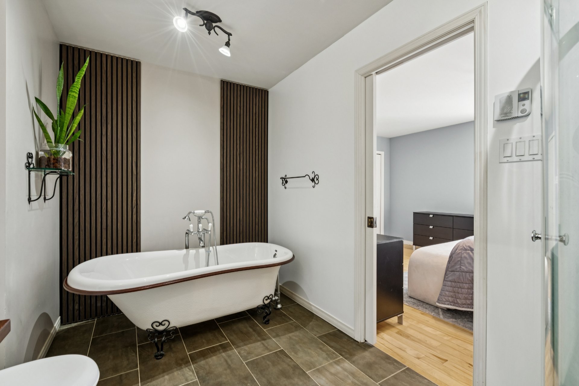 Photo - Salle de bains attenante à la CCP