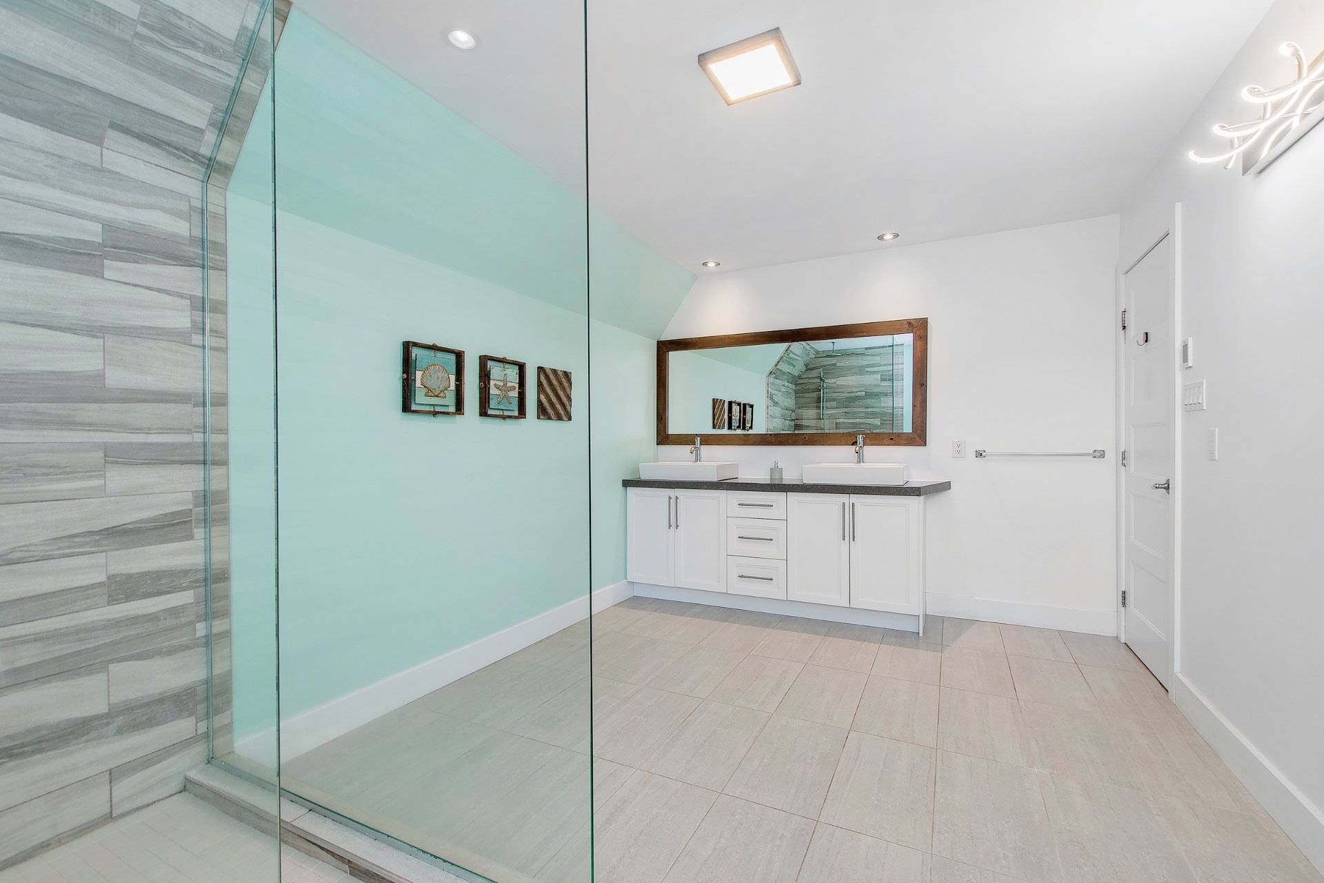 Salle de bains attenante à la CCP