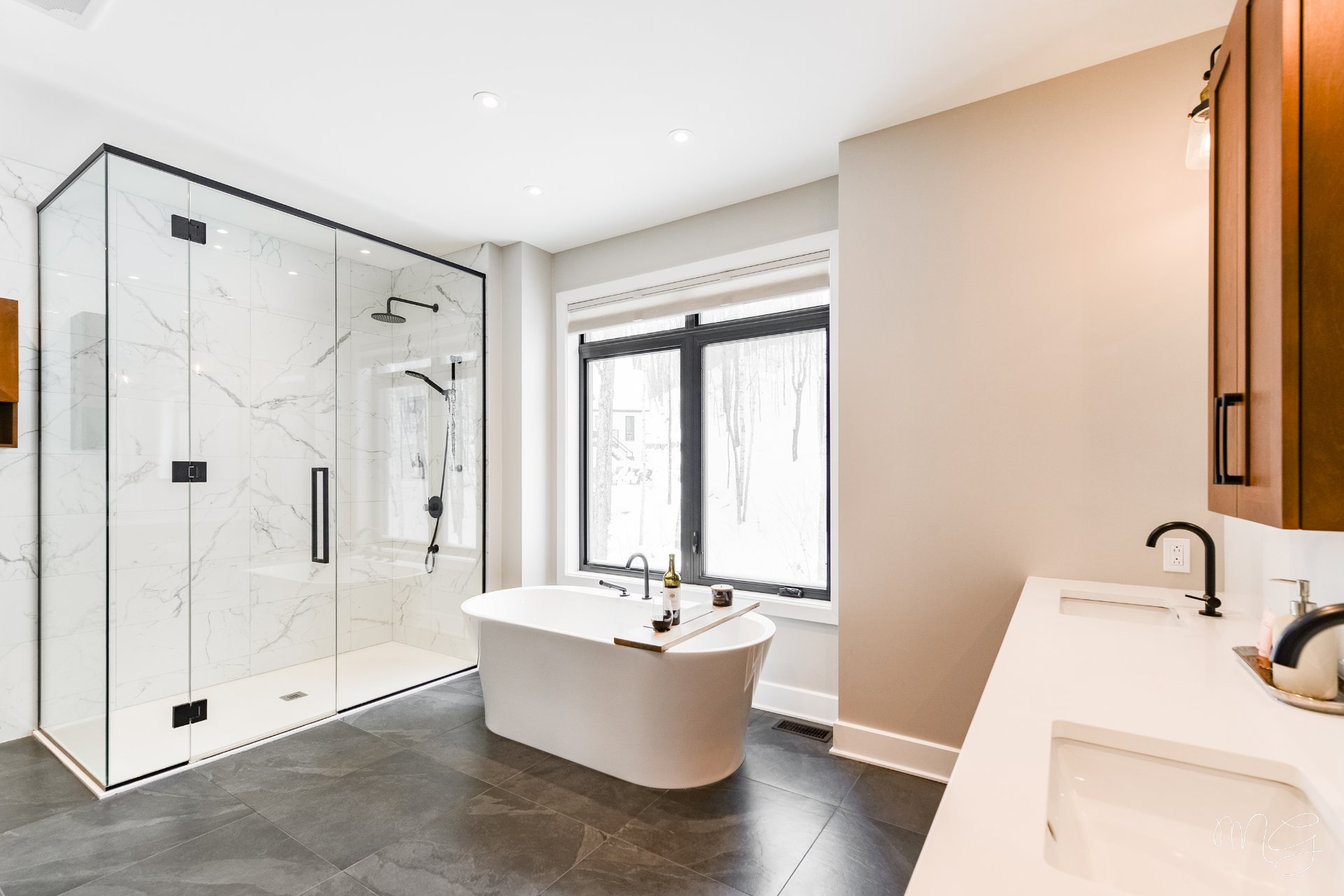 Photo - Salle de bains attenante à la CCP