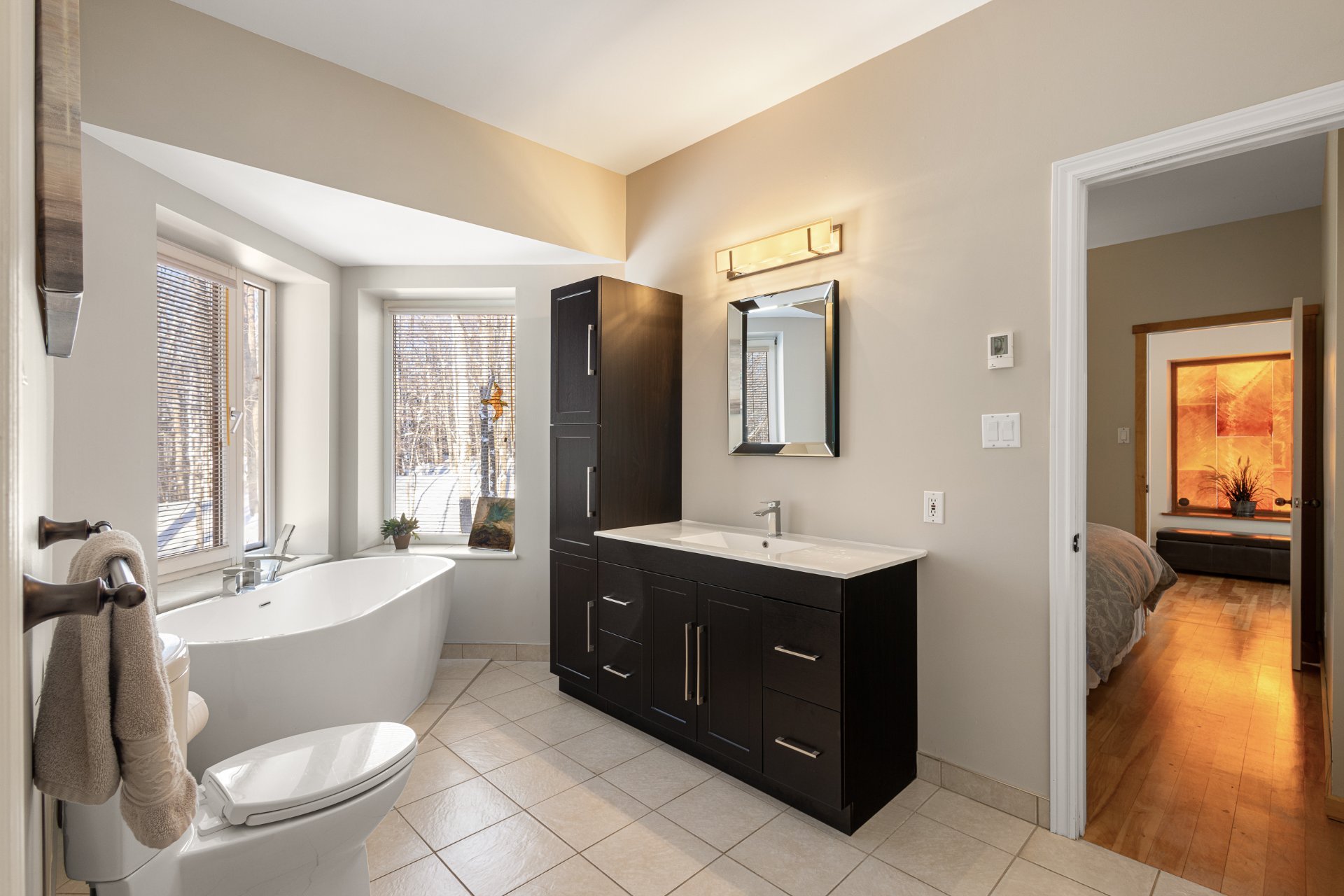 Photo - Ensuite bathroom