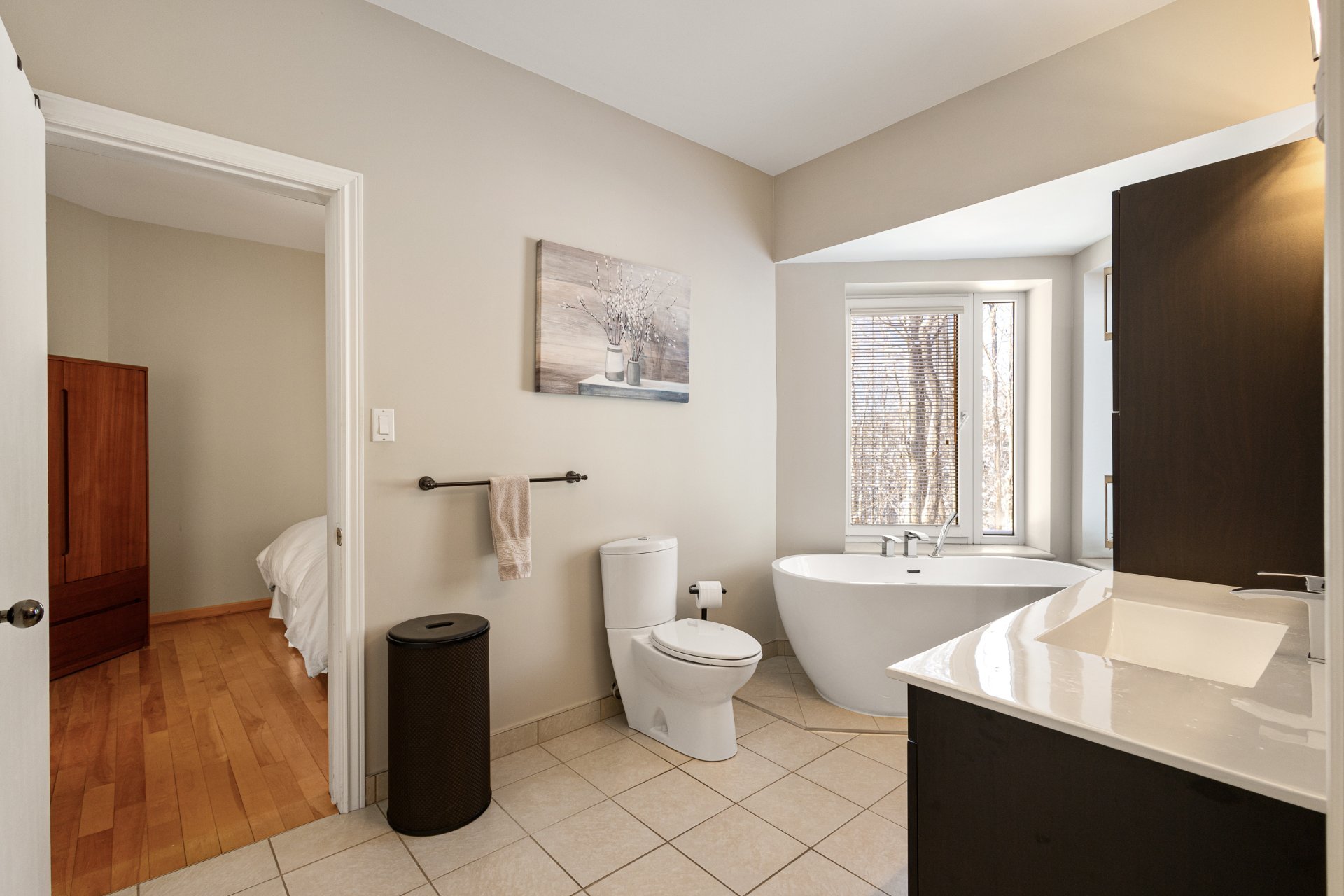 Photo - Ensuite bathroom