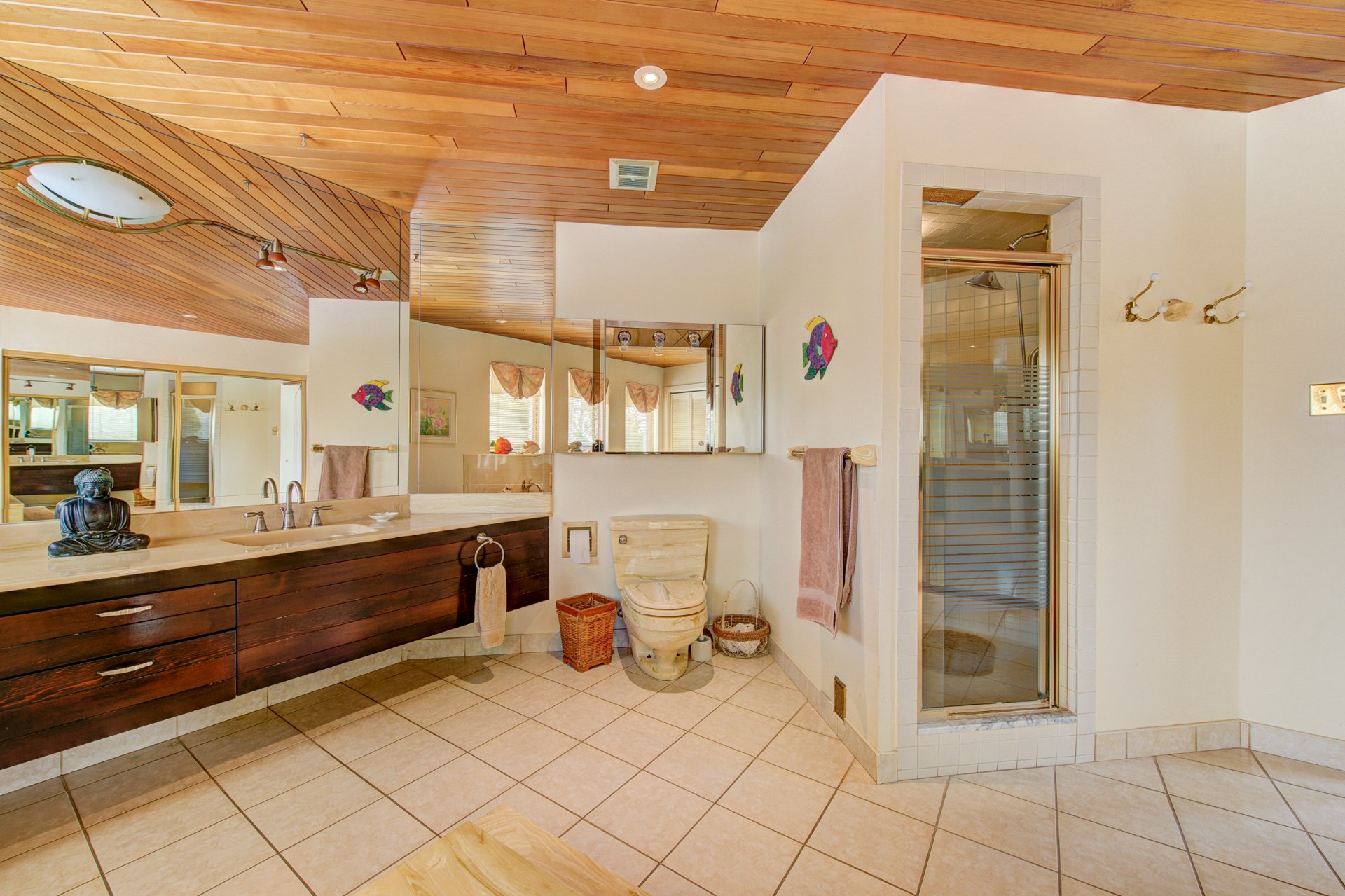 Photo - Ensuite bathroom