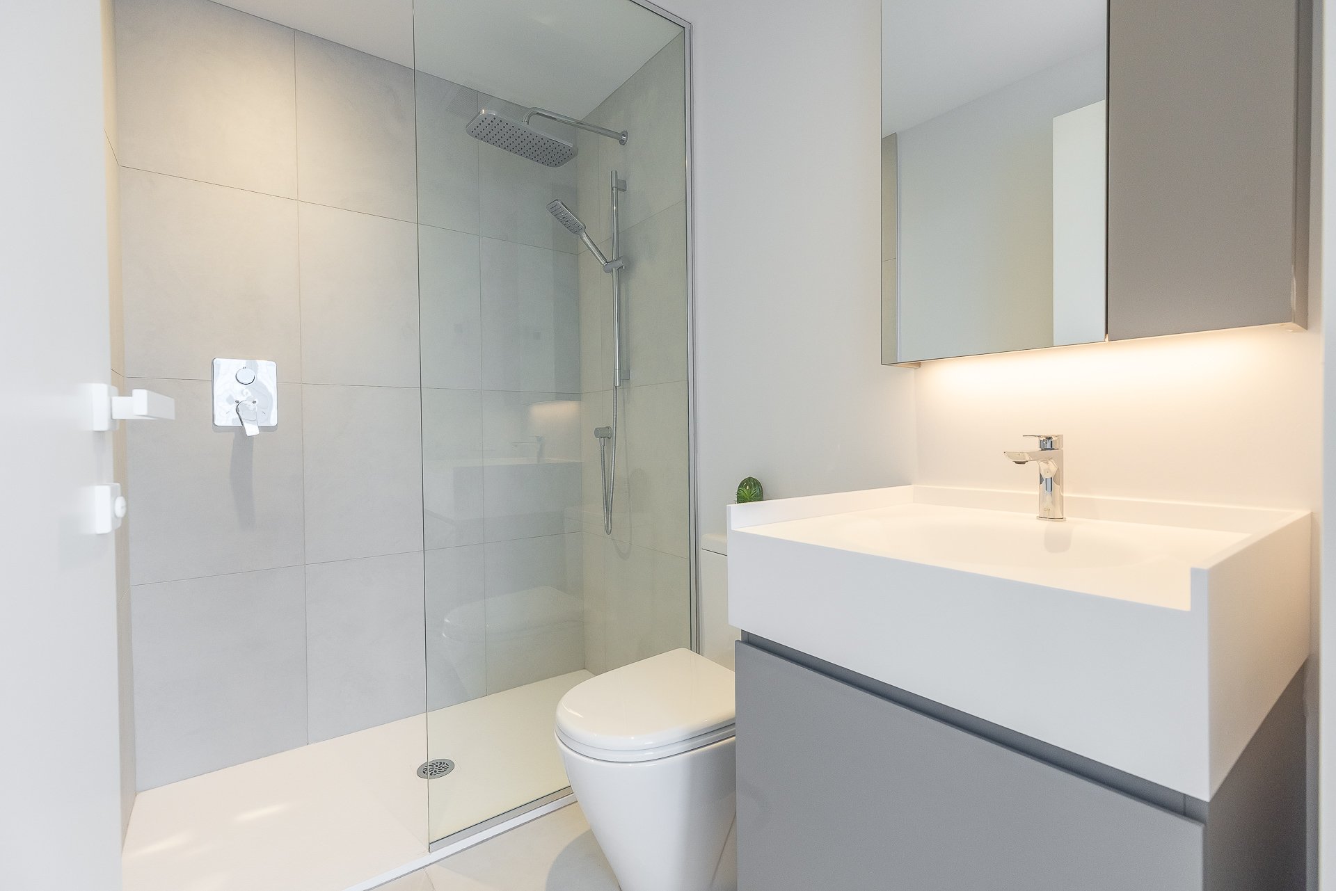 Photo - Ensuite bathroom