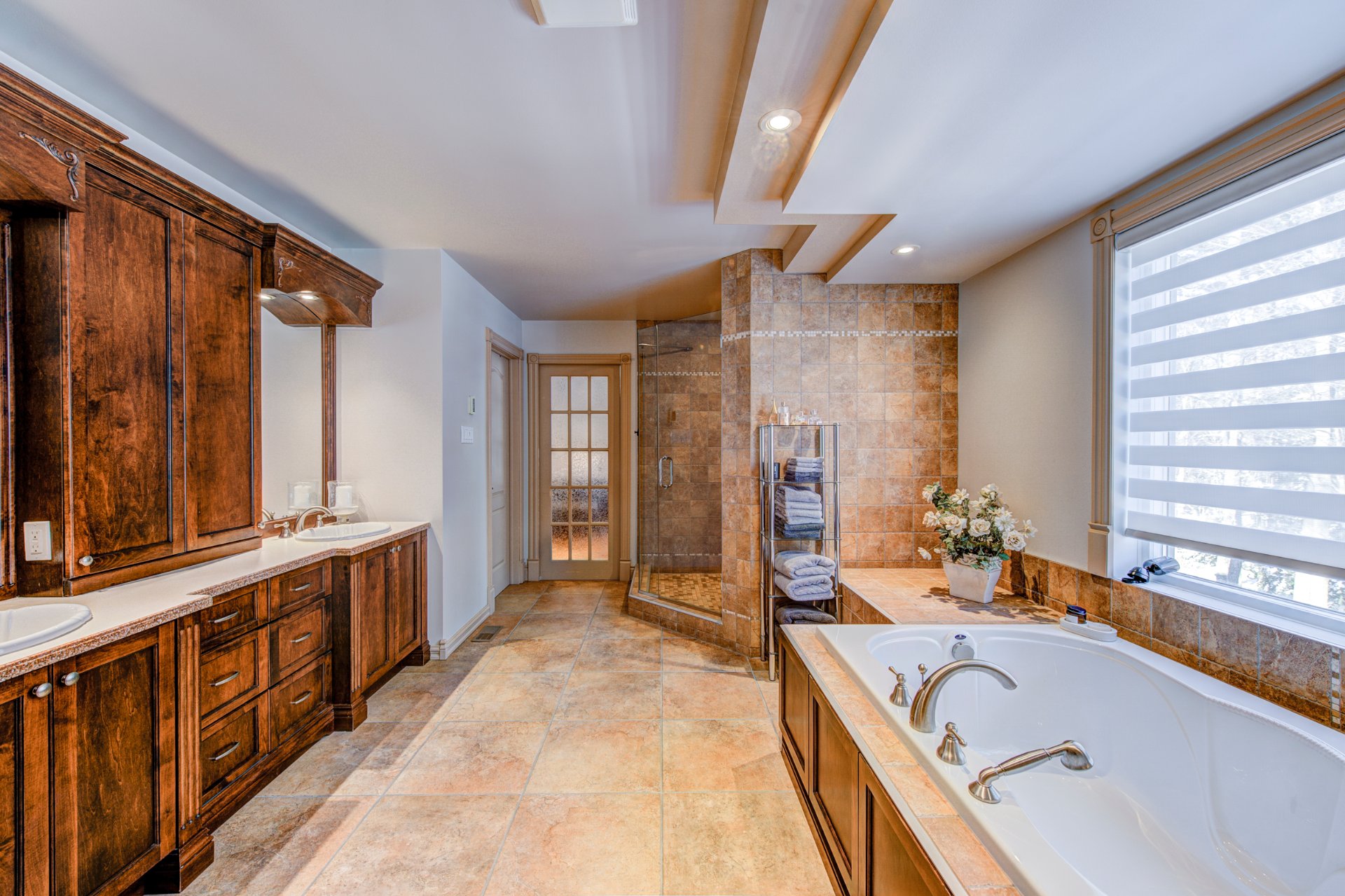 Photo - Ensuite bathroom