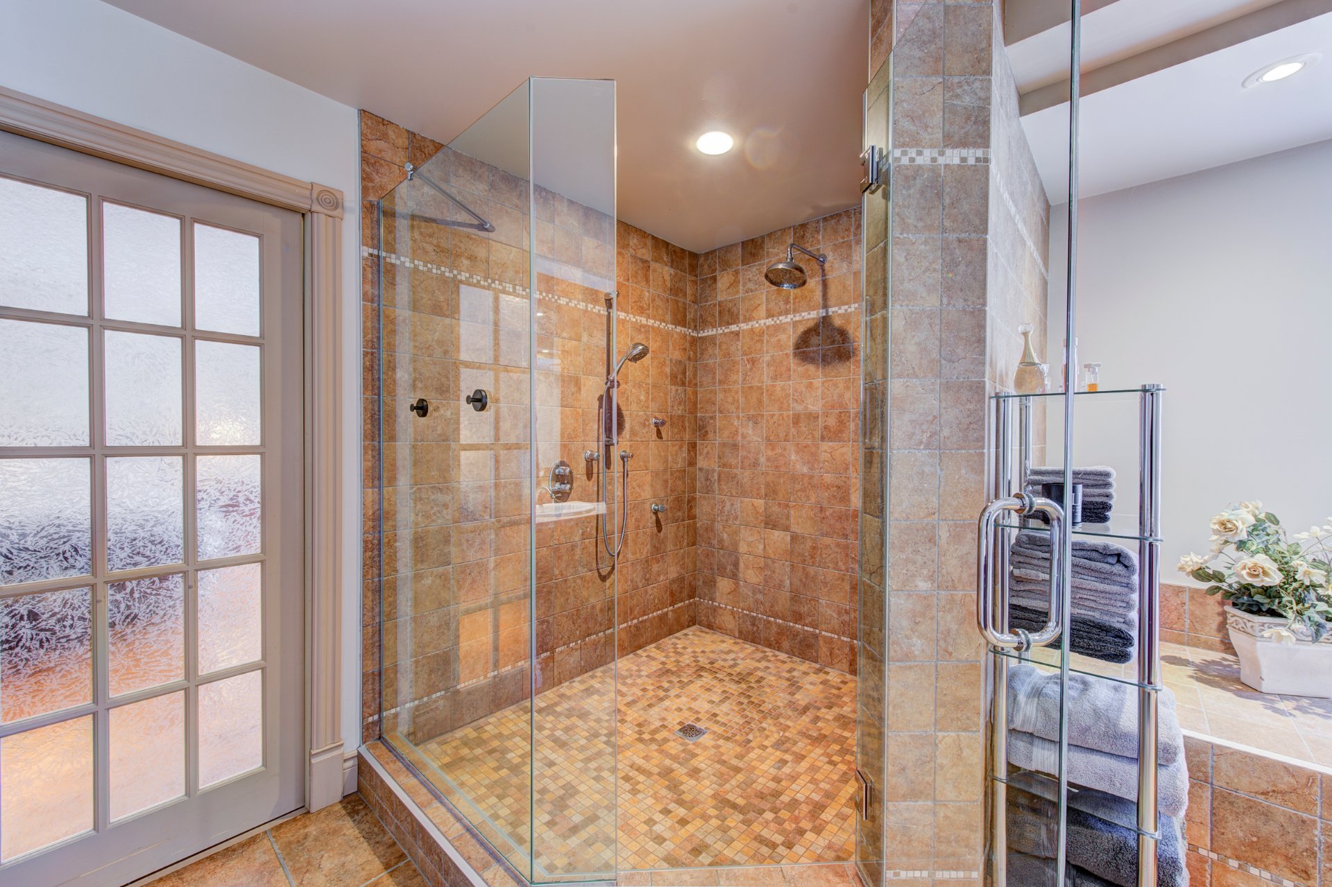 Photo - Ensuite bathroom