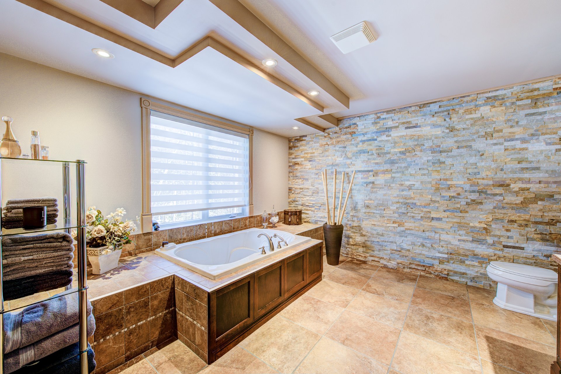 Photo - Ensuite bathroom