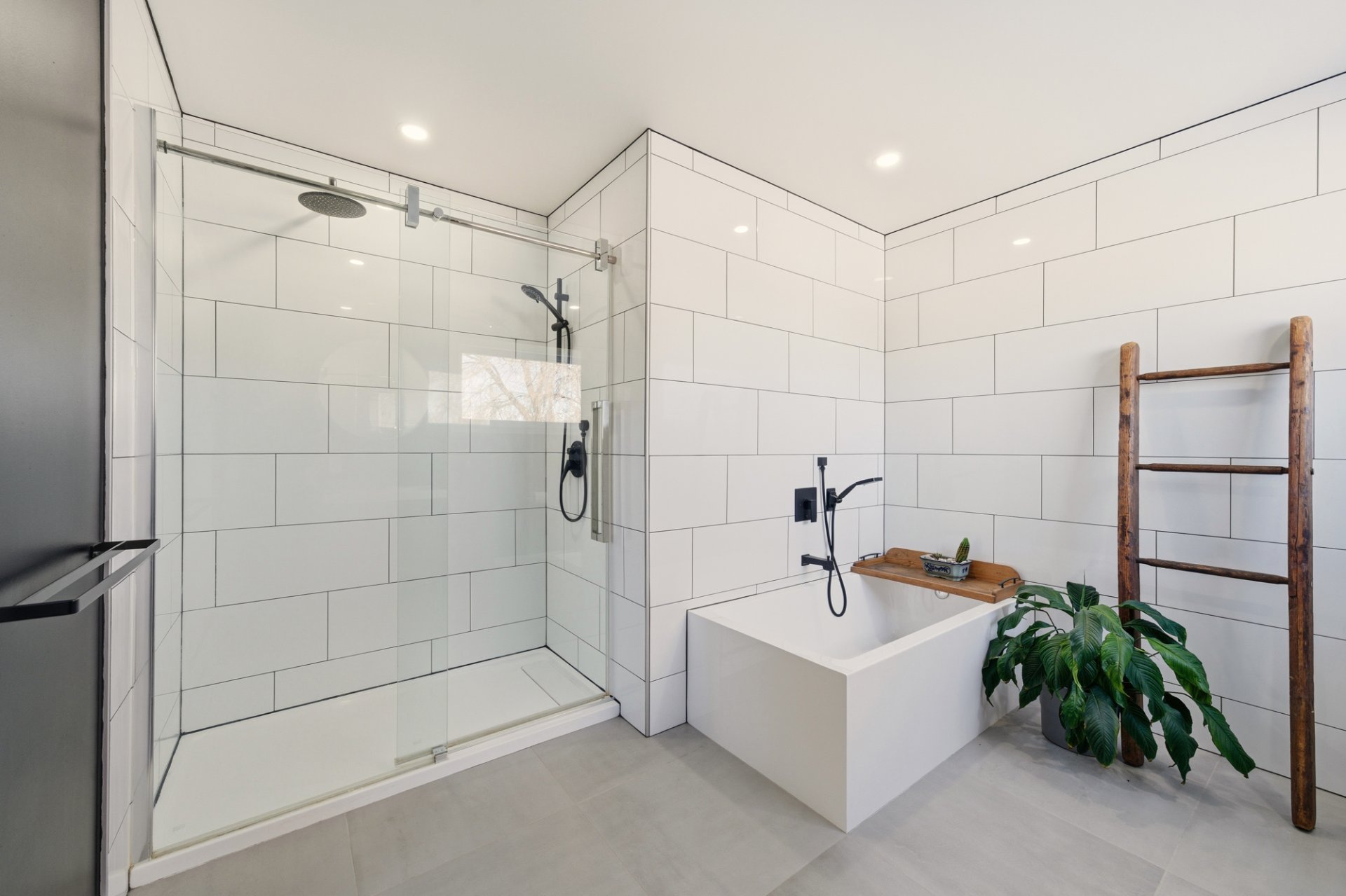 Photo - Ensuite bathroom