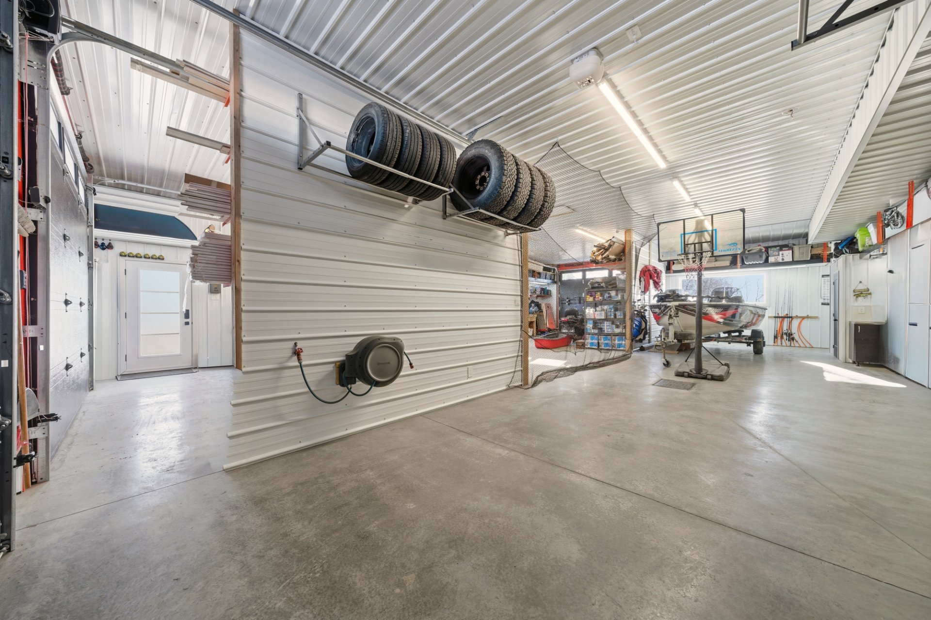 Photo - Garage