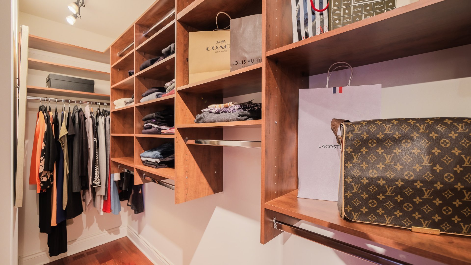 Photo - Penderie (Walk-in)