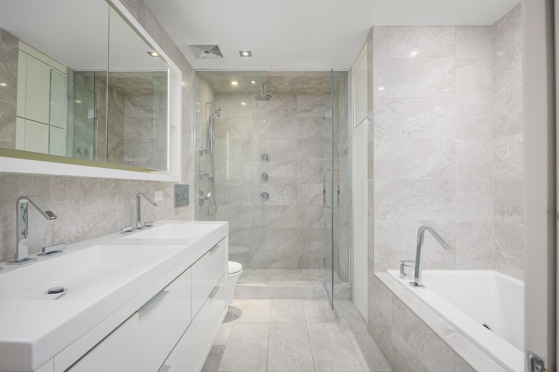 Photo - Salle de bains attenante à la CCP