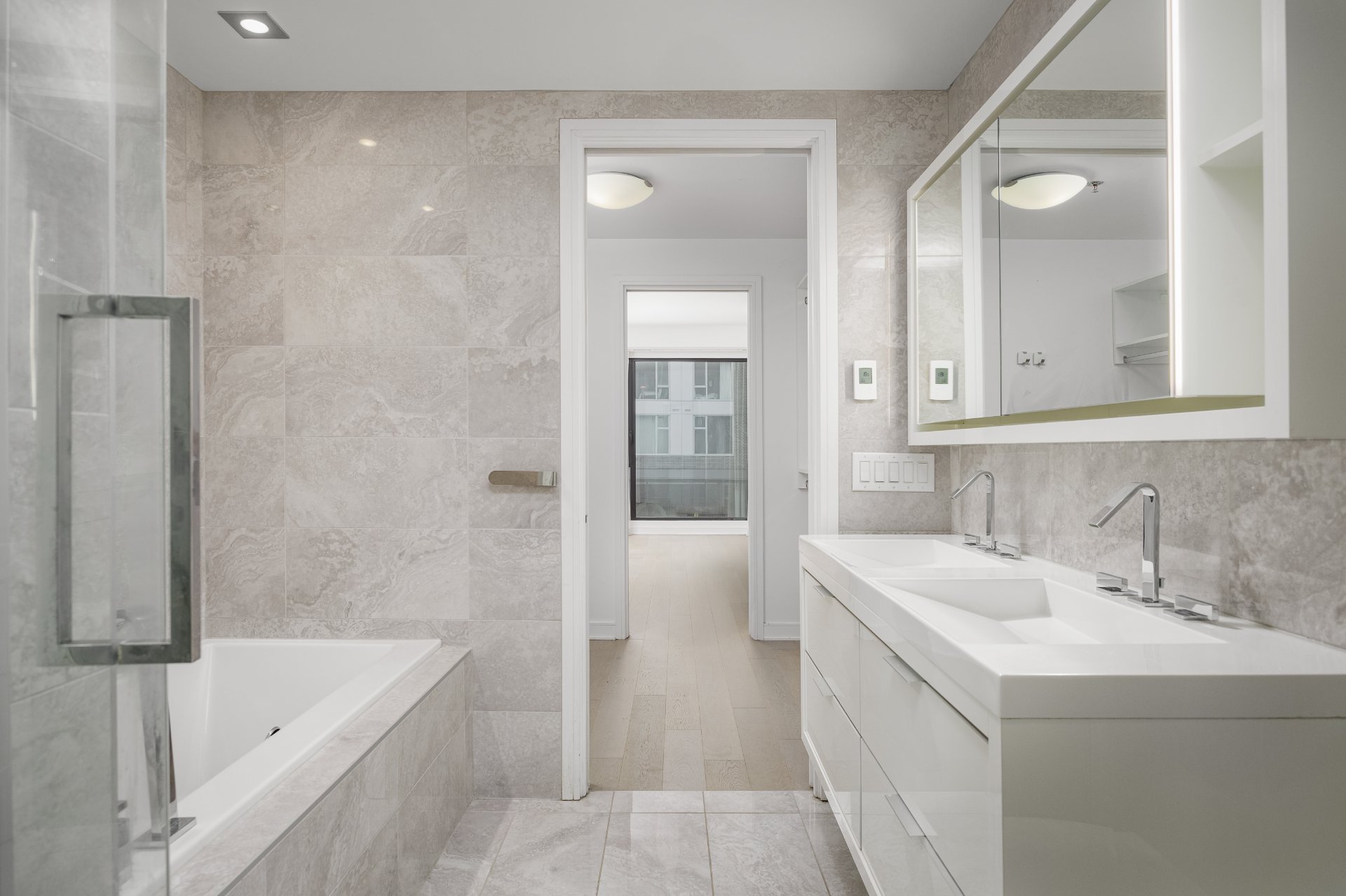 Photo - Salle de bains attenante à la CCP