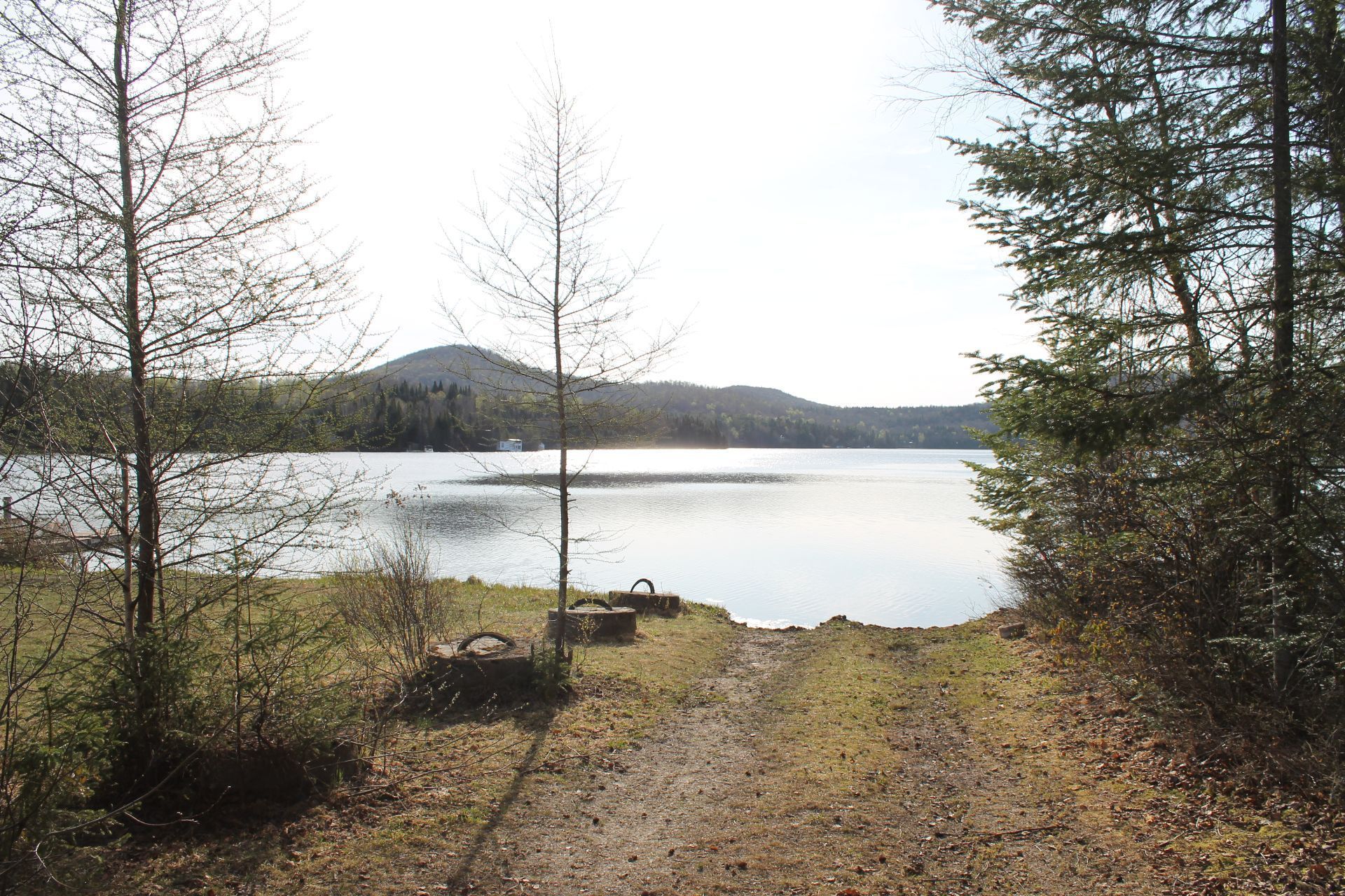 Accès au plan d'eau