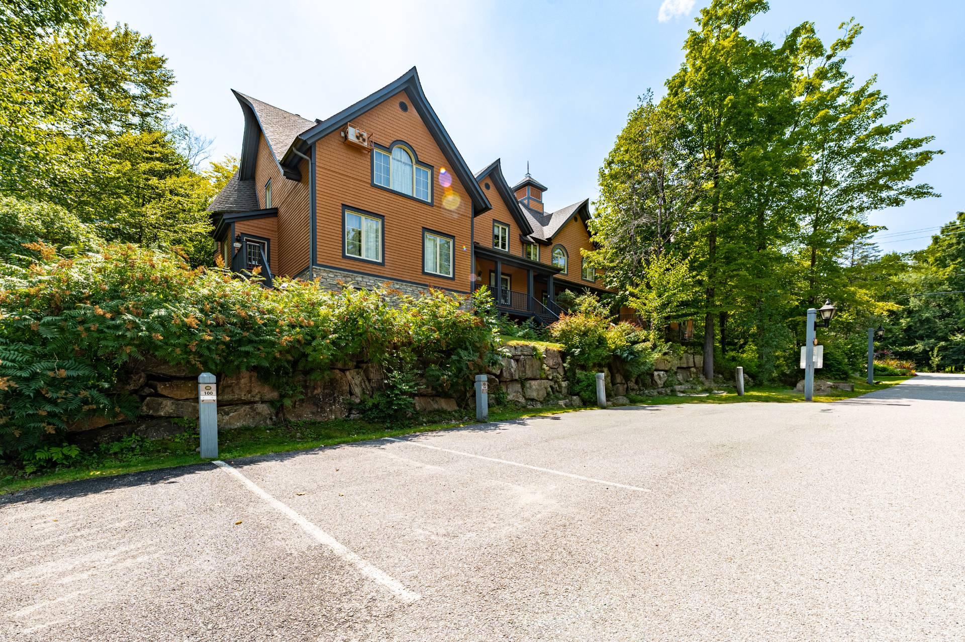 Photo - Stationnement