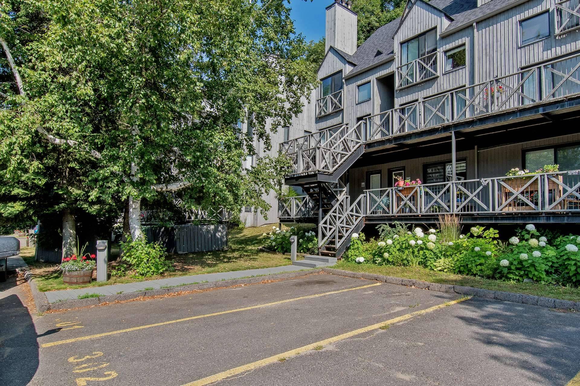 Photo - Stationnement