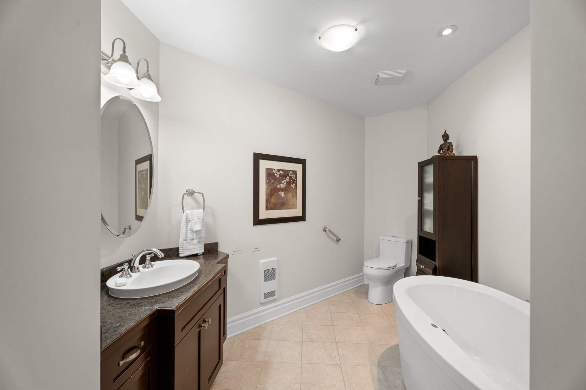 Photo - Ensuite bathroom