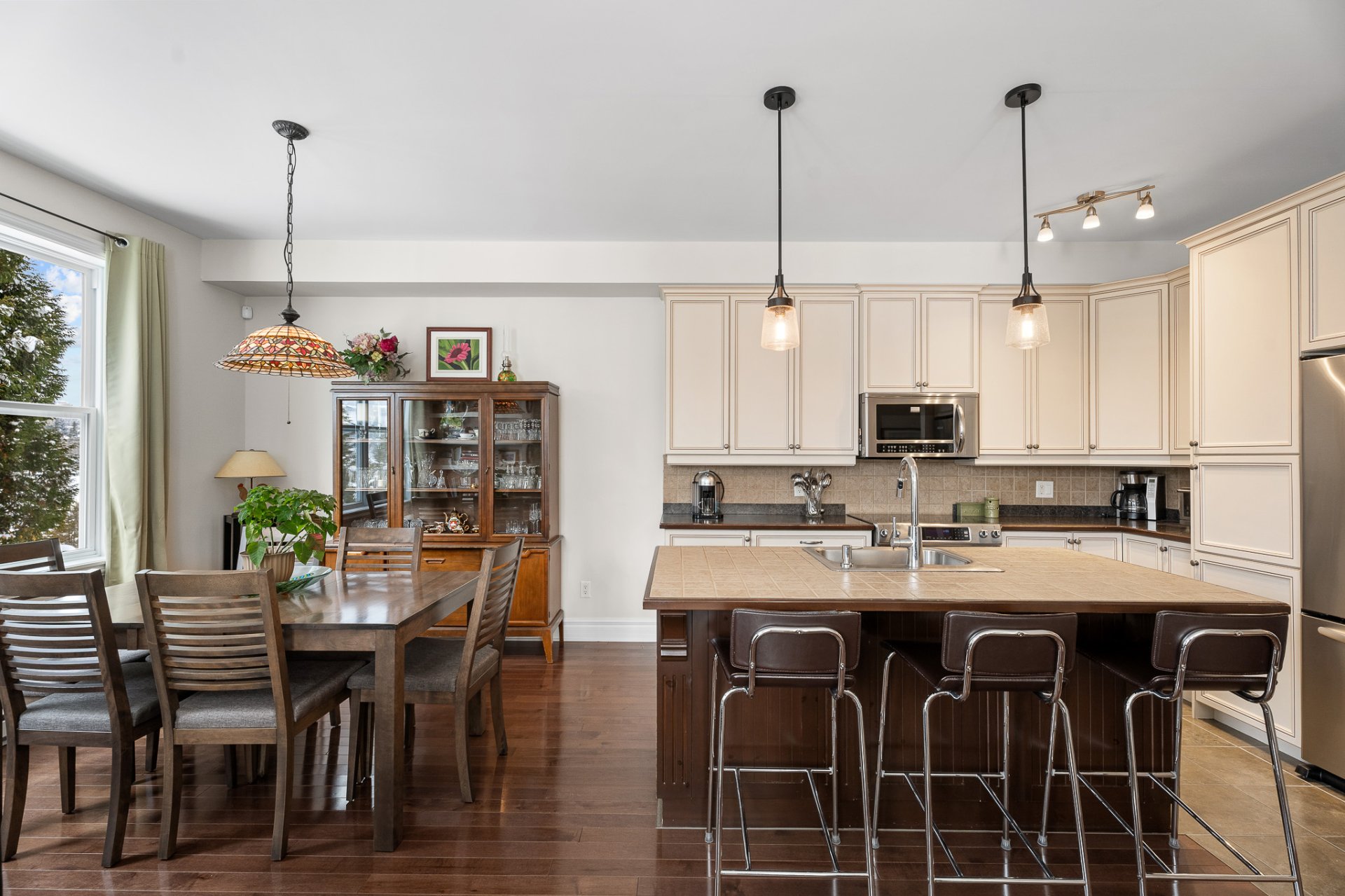 Photo - Overall View