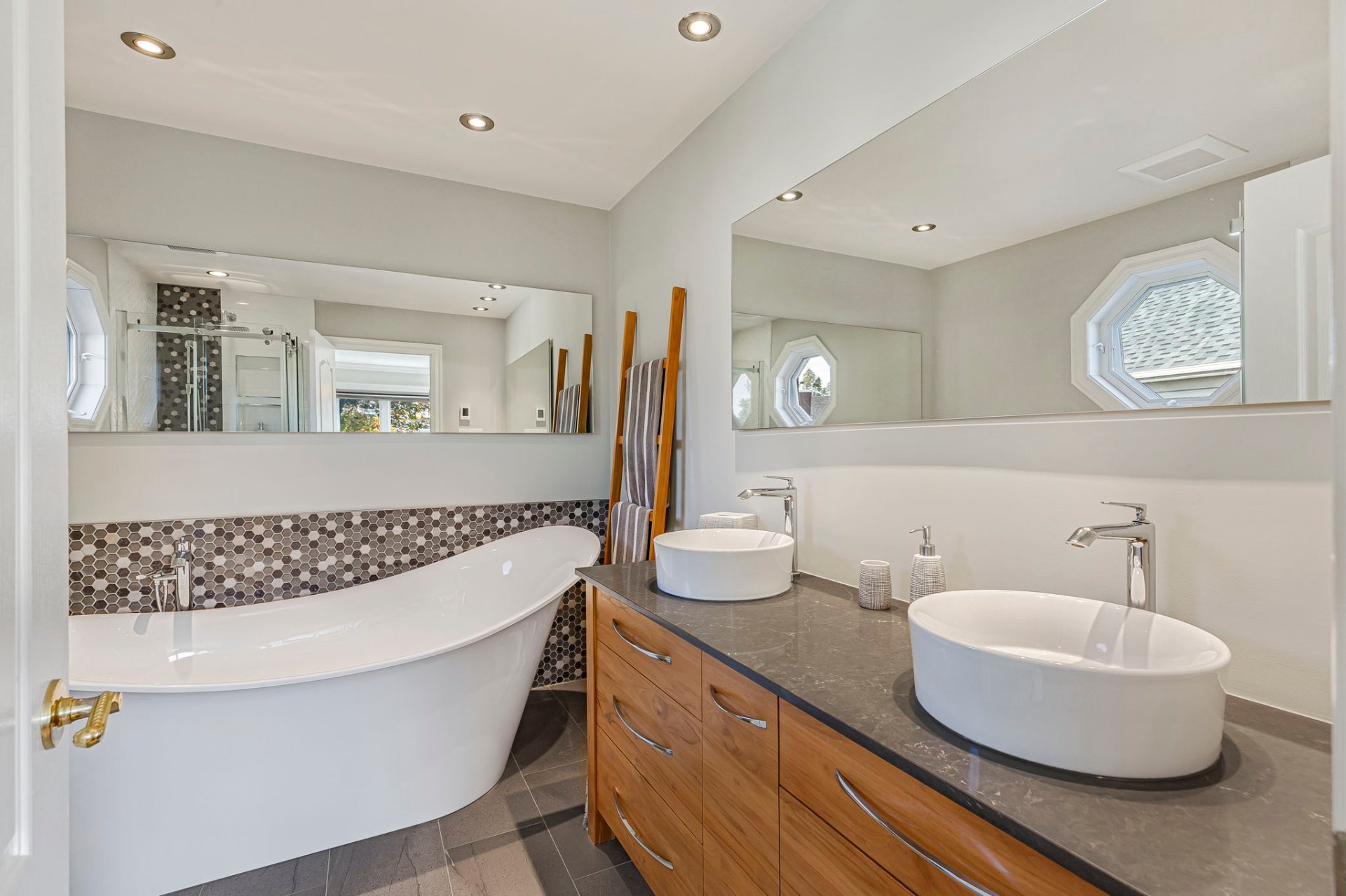 Salle de bains attenante à la CCP