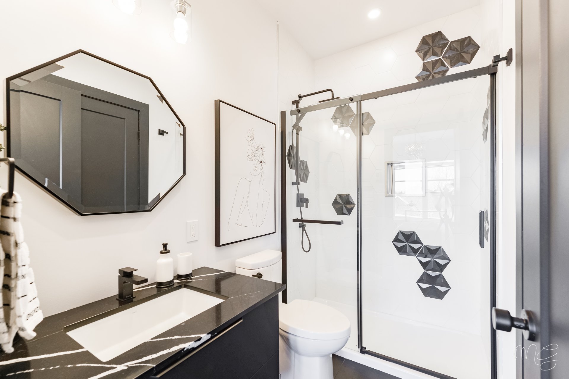 Photo - Salle de bains attenante à la CCP