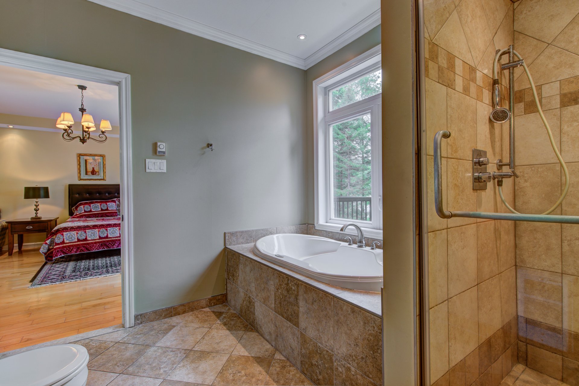 Photo - Salle de bains attenante à la CCP