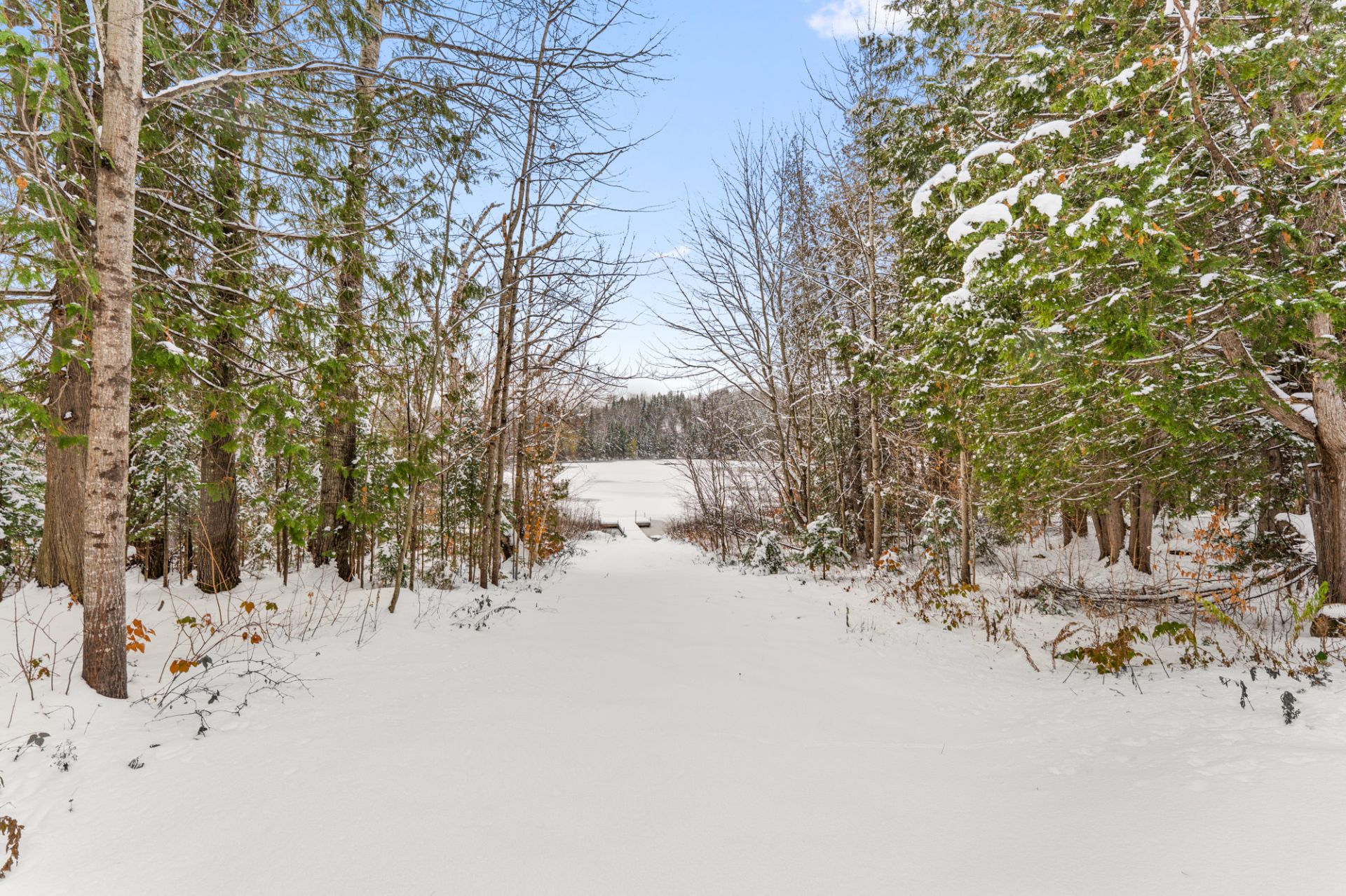 Accès au plan d'eau