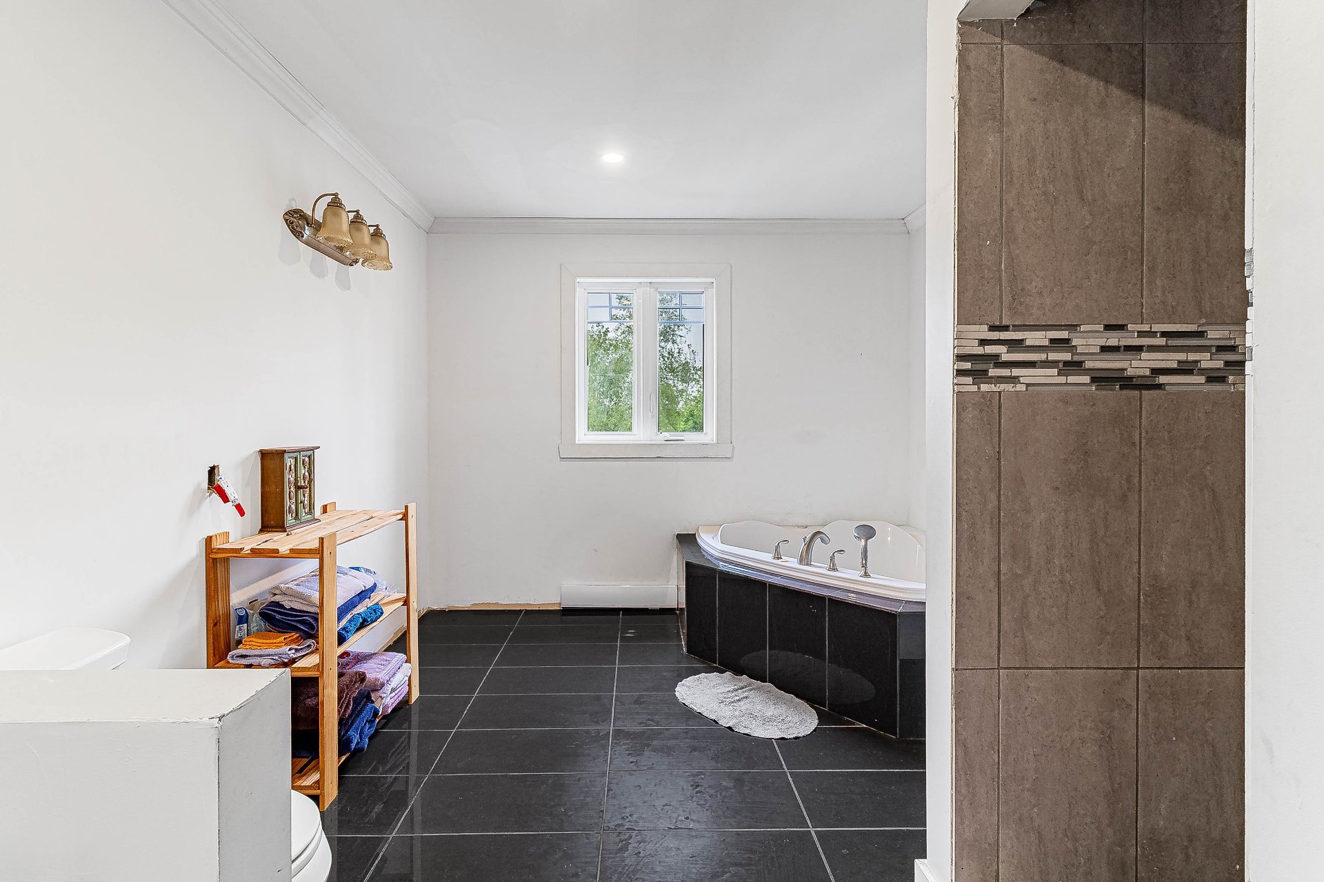 Photo - Ensuite bathroom