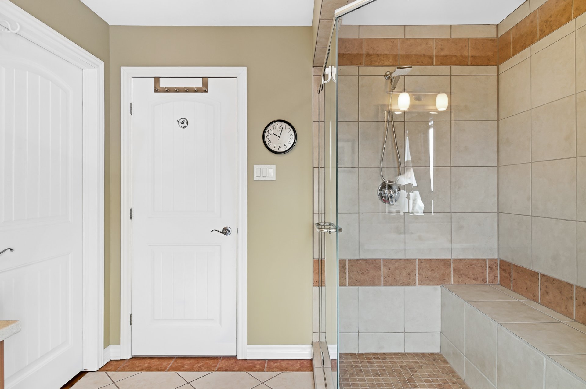 Photo - Salle de bains attenante à la CCP