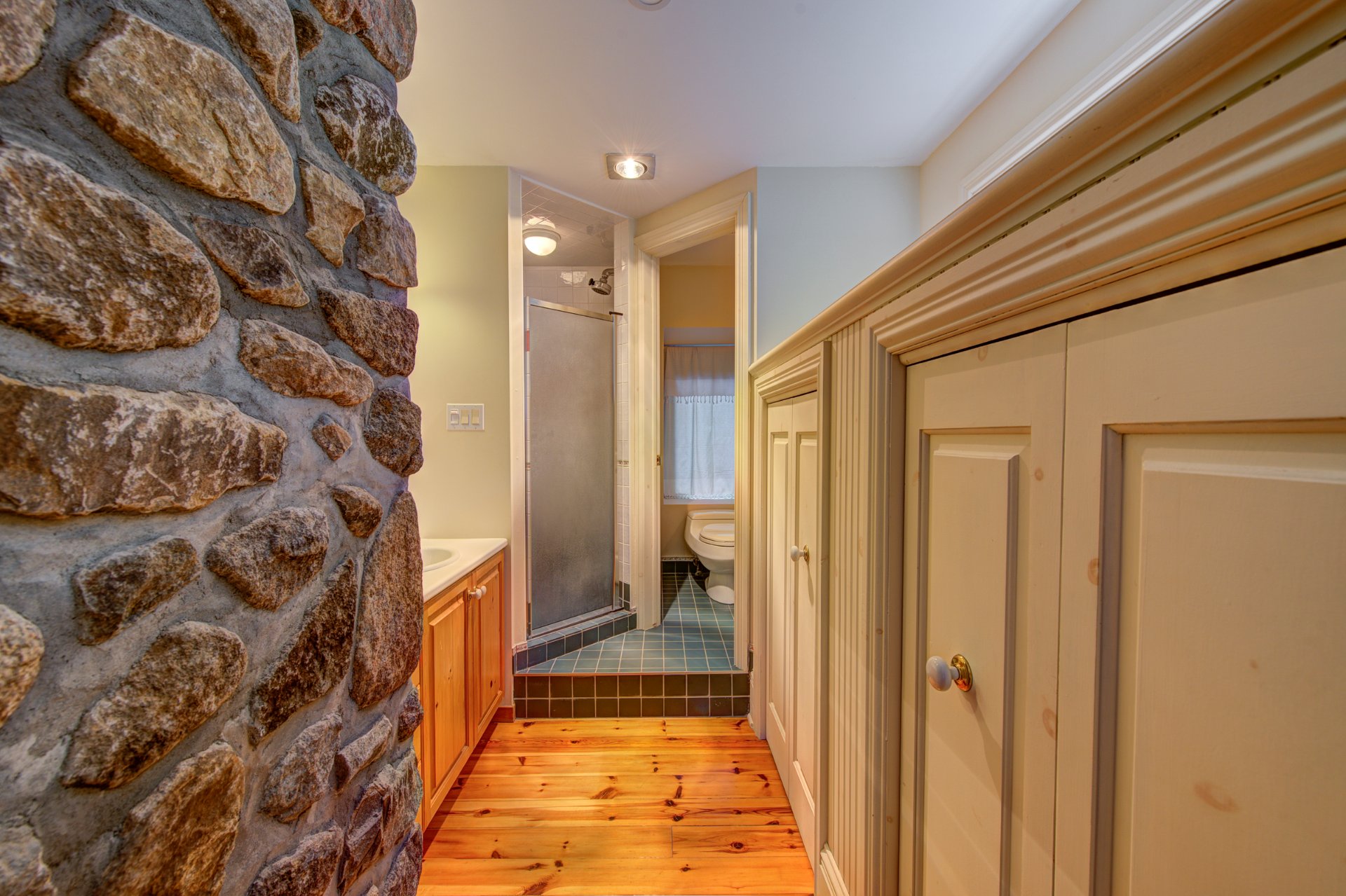 Photo - Salle de bains attenante à la CCP