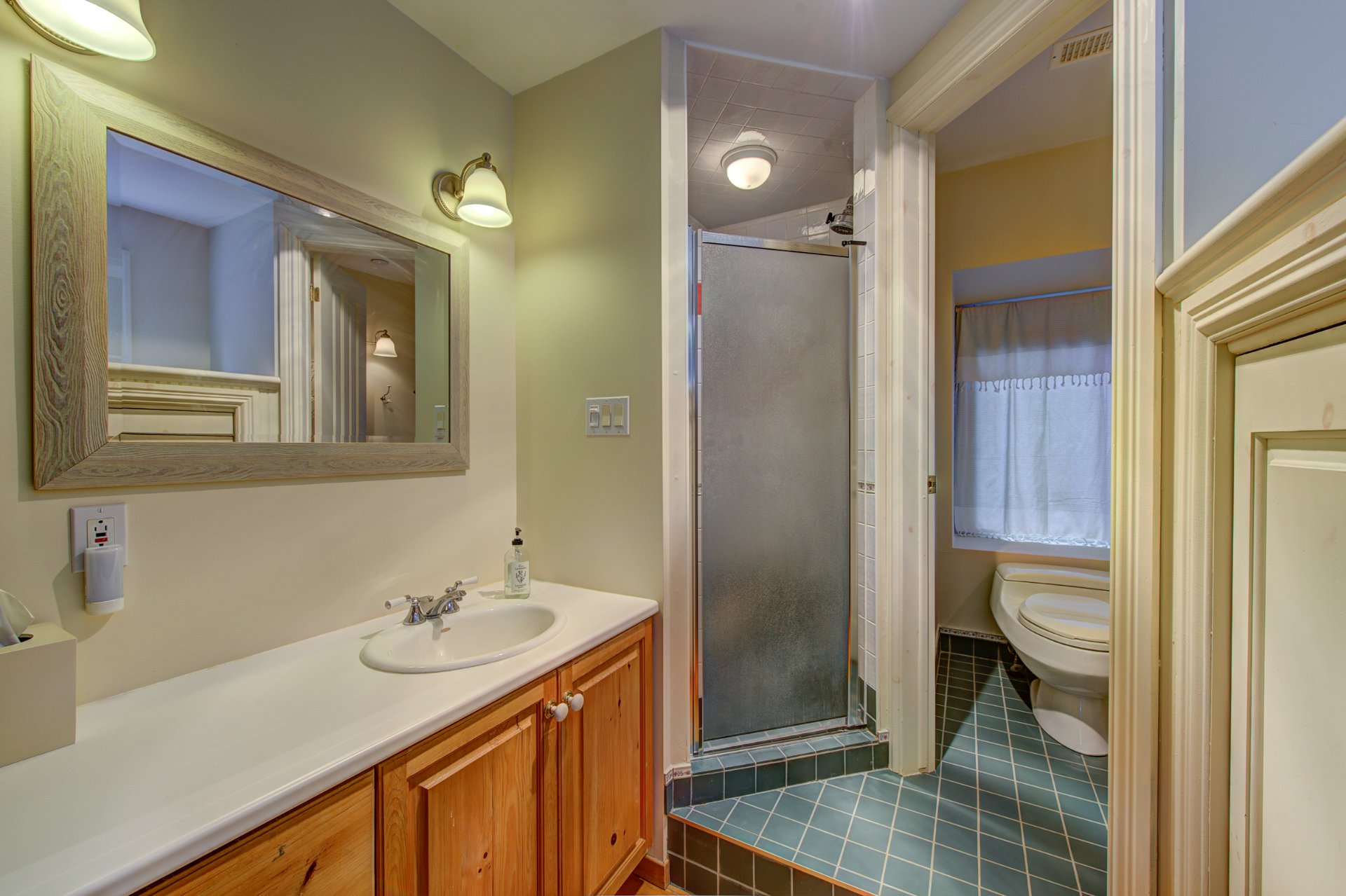 Photo - Salle de bains attenante à la CCP