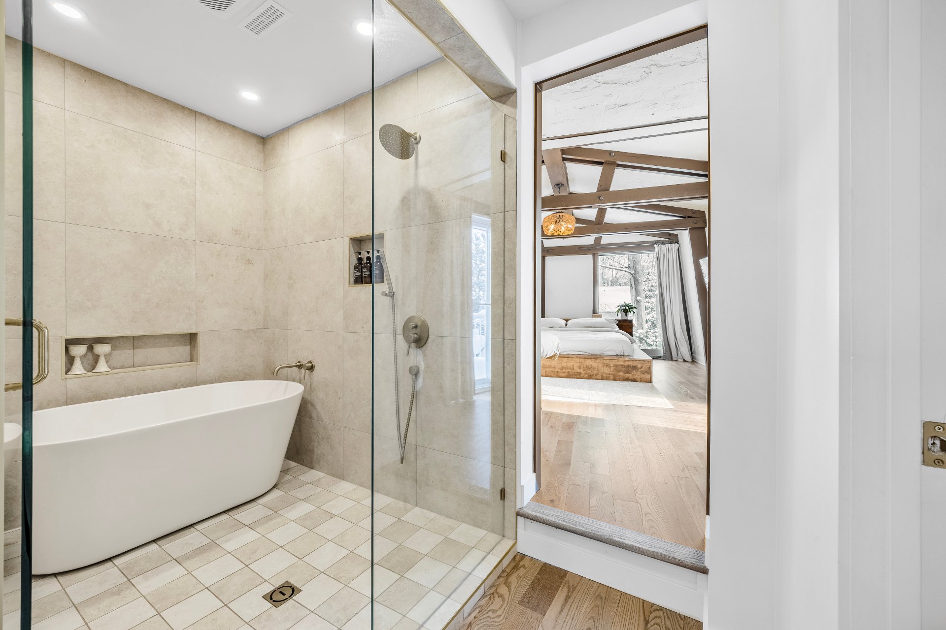 Photo - Salle de bains attenante à la CCP