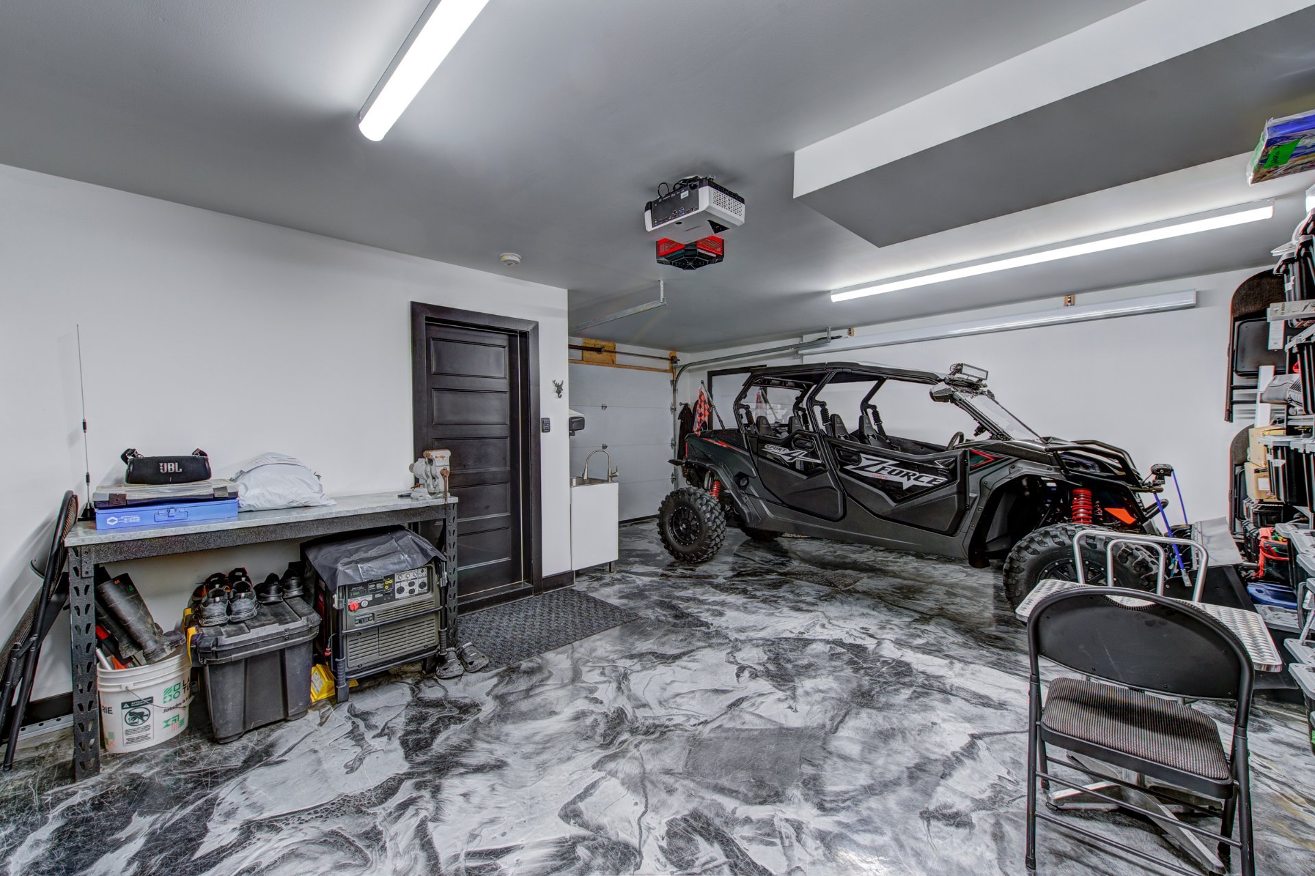 Photo - Garage
