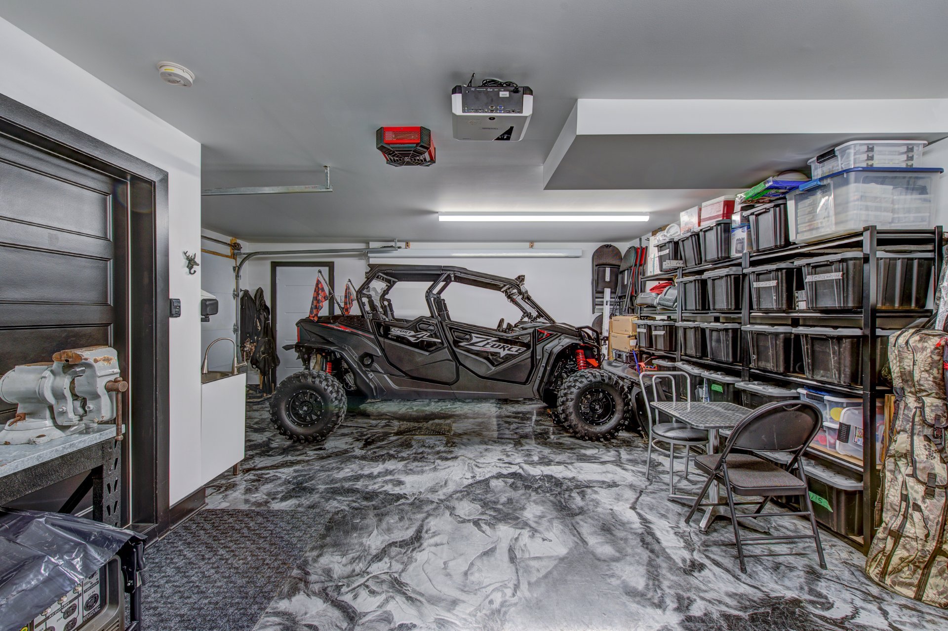 Photo - Garage