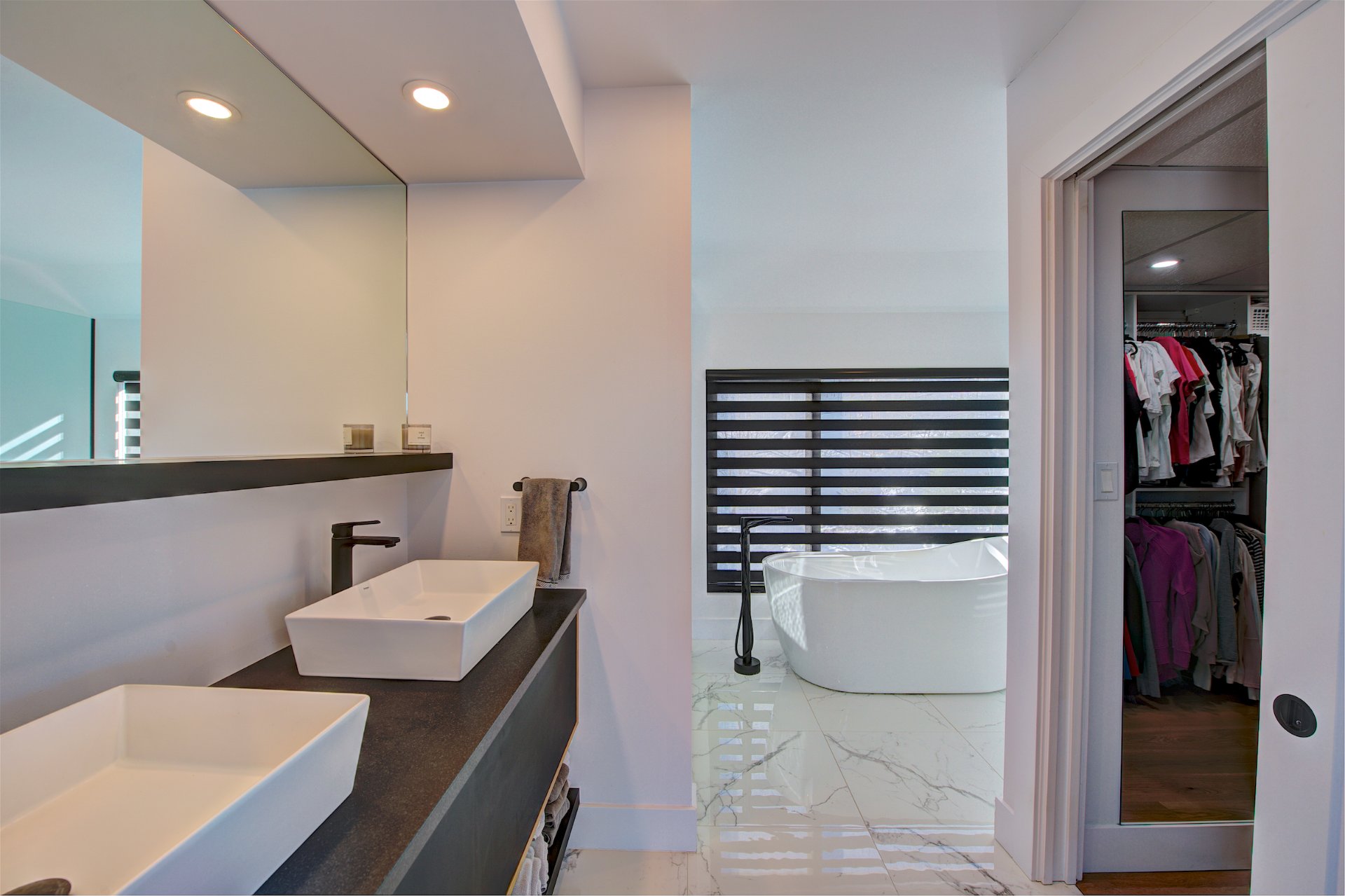 Photo - Salle de bains attenante à la CCP