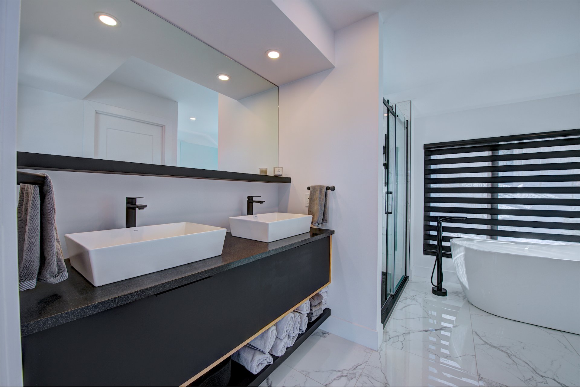 Photo - Salle de bains attenante à la CCP