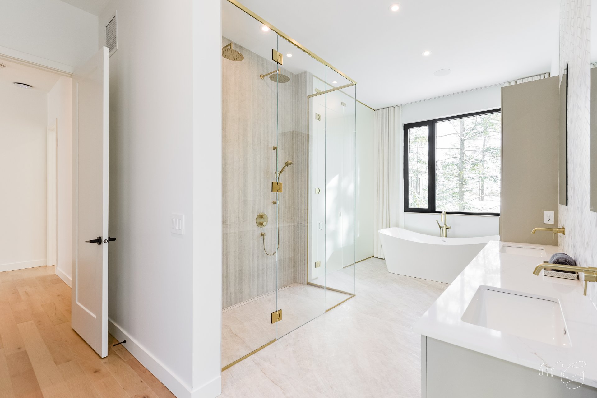 Photo - Salle de bains attenante à la CCP