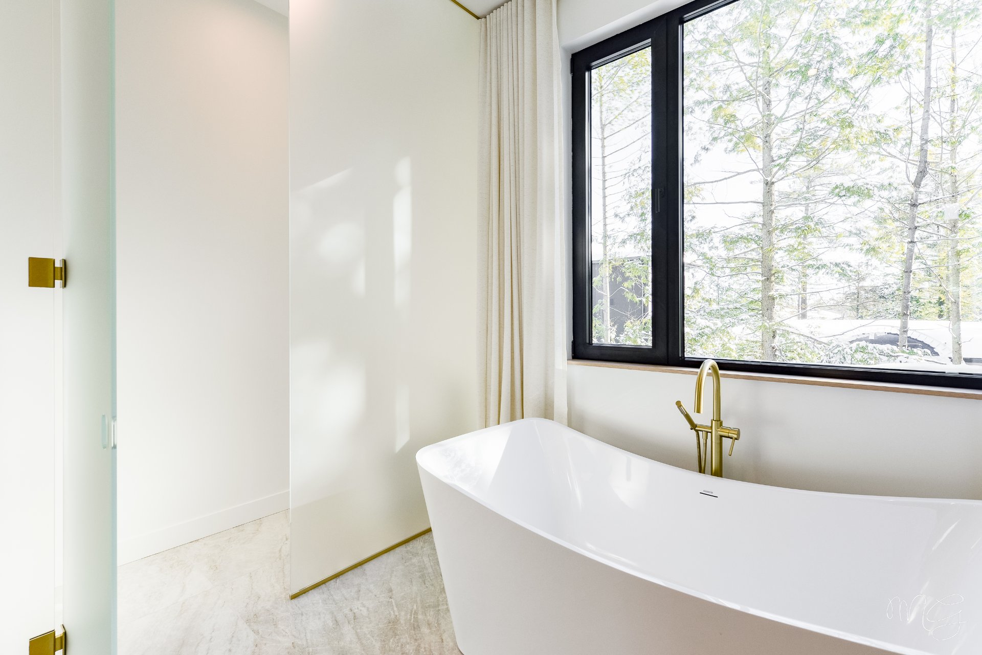 Photo - Salle de bains attenante à la CCP