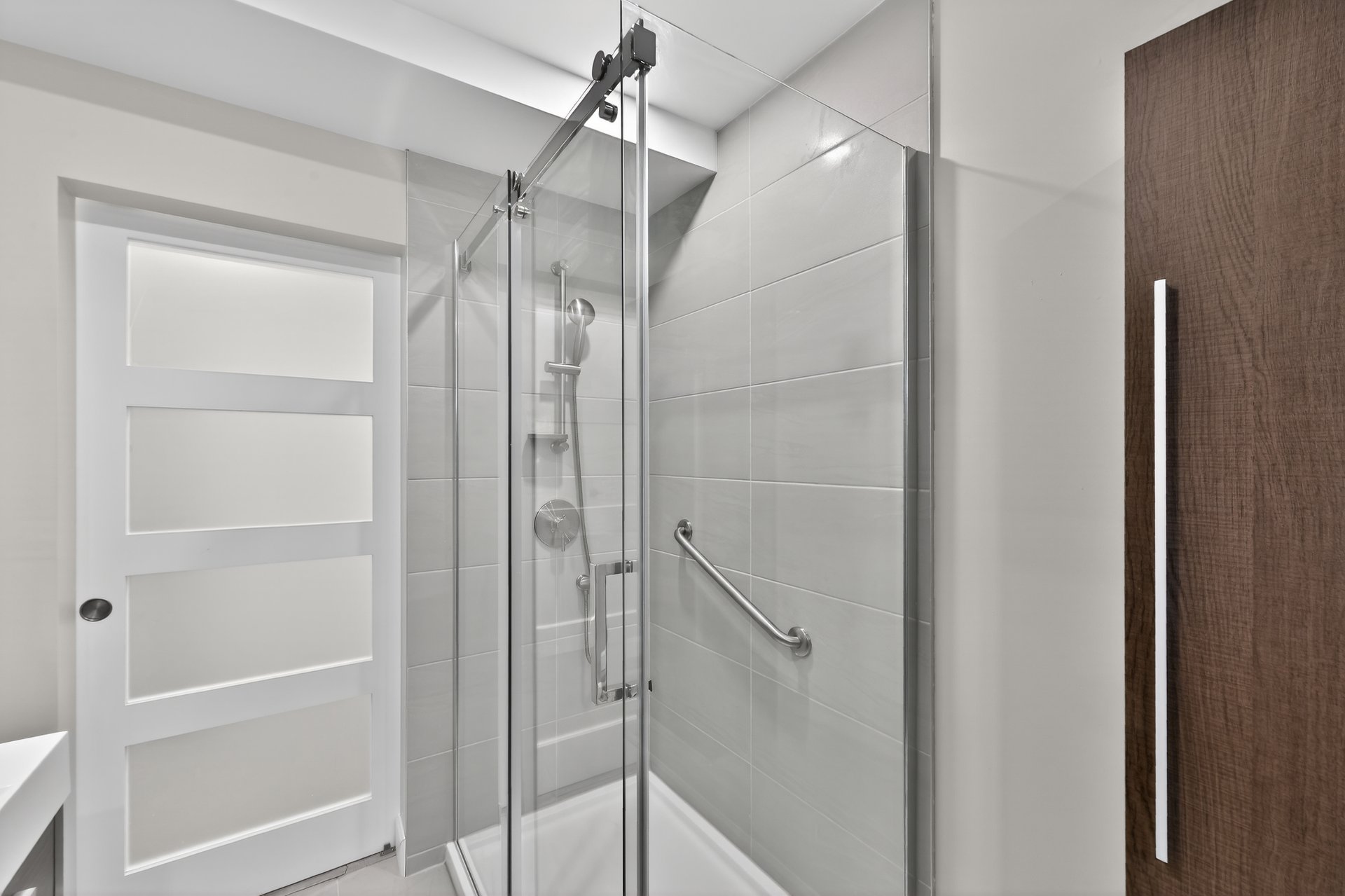 Photo - Ensuite bathroom