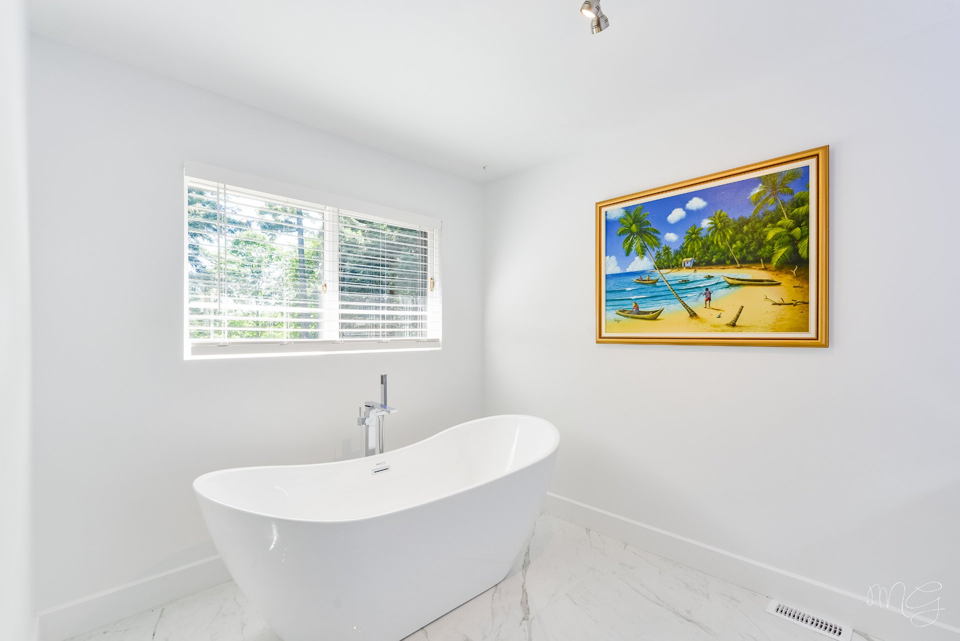 Photo - Ensuite bathroom