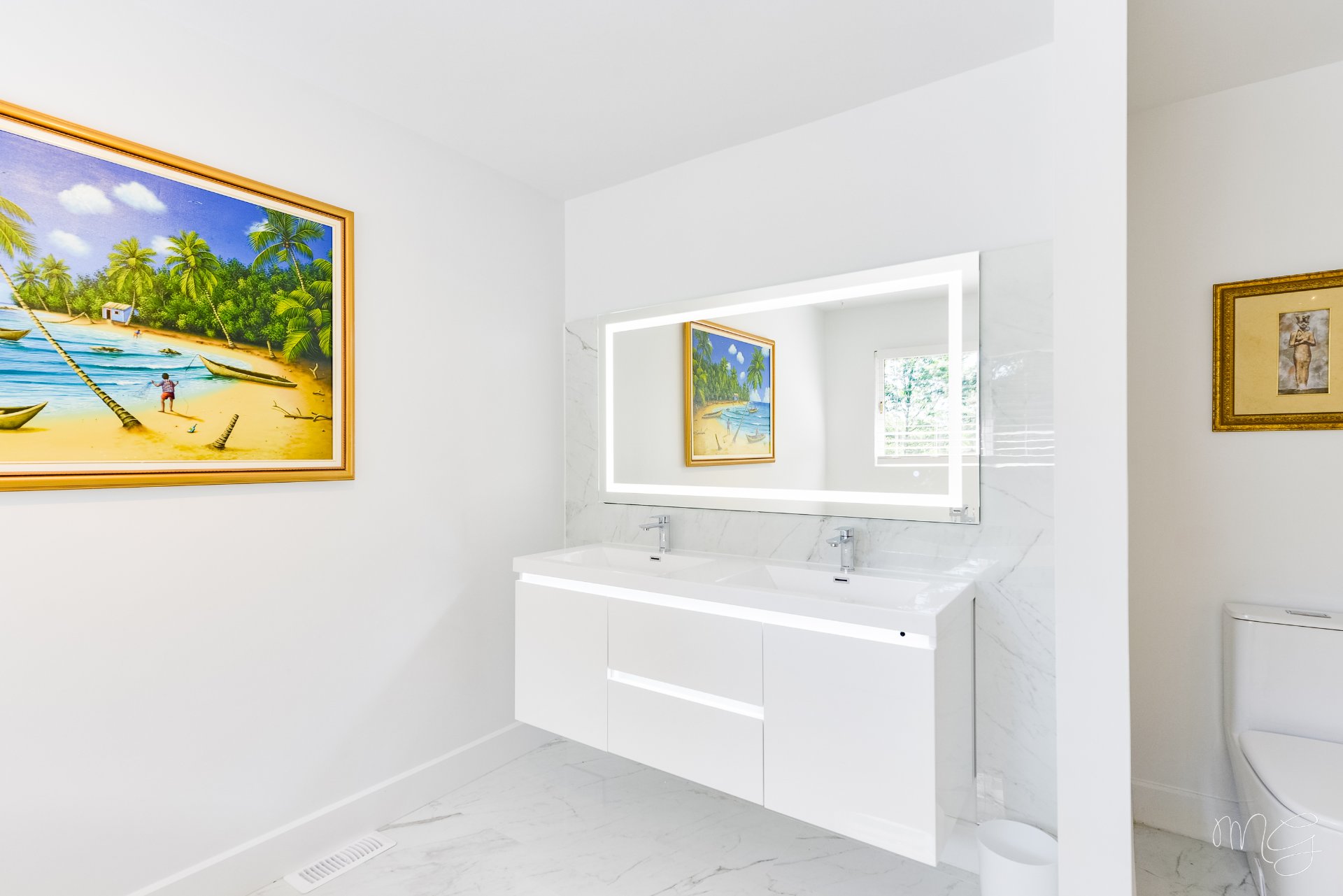 Photo - Ensuite bathroom