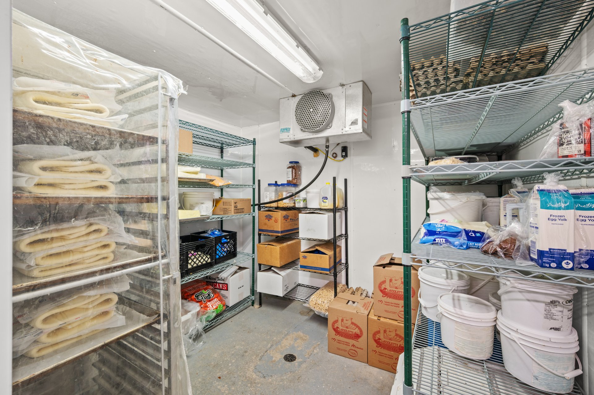 Photo - Cave/ chambre froide