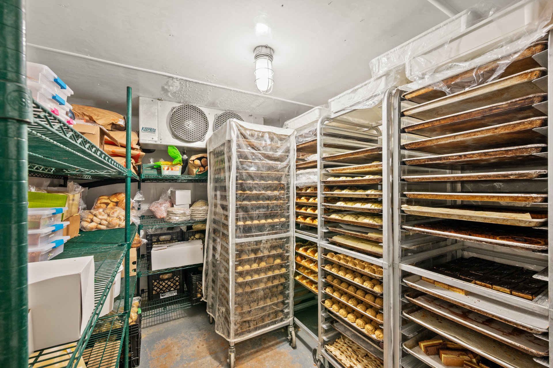 Photo - Cave/ chambre froide