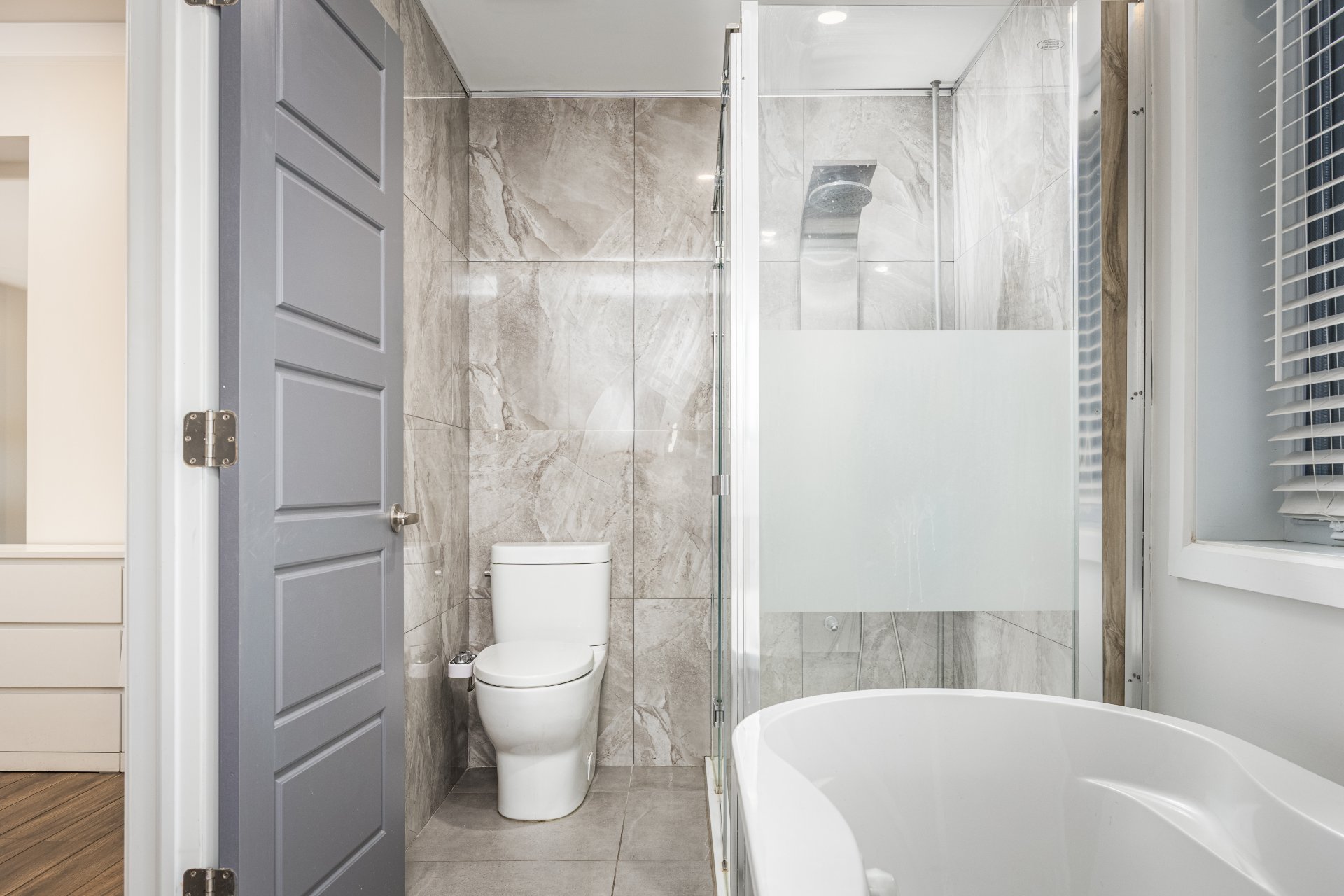 Photo - Salle de bains attenante à la CCP