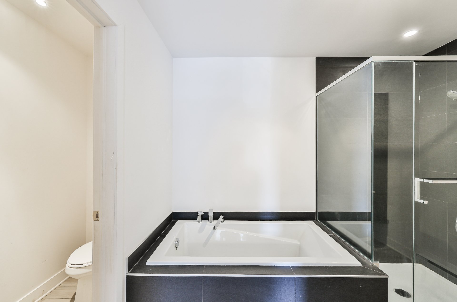 Photo - Salle de bains attenante à la CCP